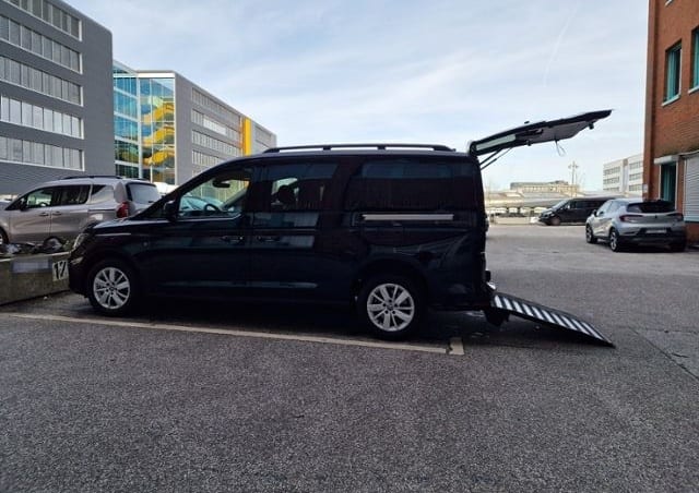 Volkswagen Caddy MAXI 1,5 TSI DSG Rollstuhlrampe