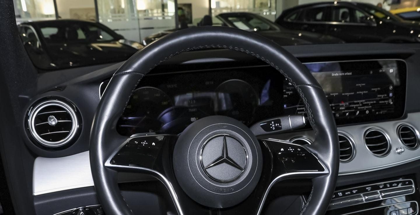 Mercedes-Benz E 300 e T AMG Distronic Burmester 360°-K. AHK foto 17