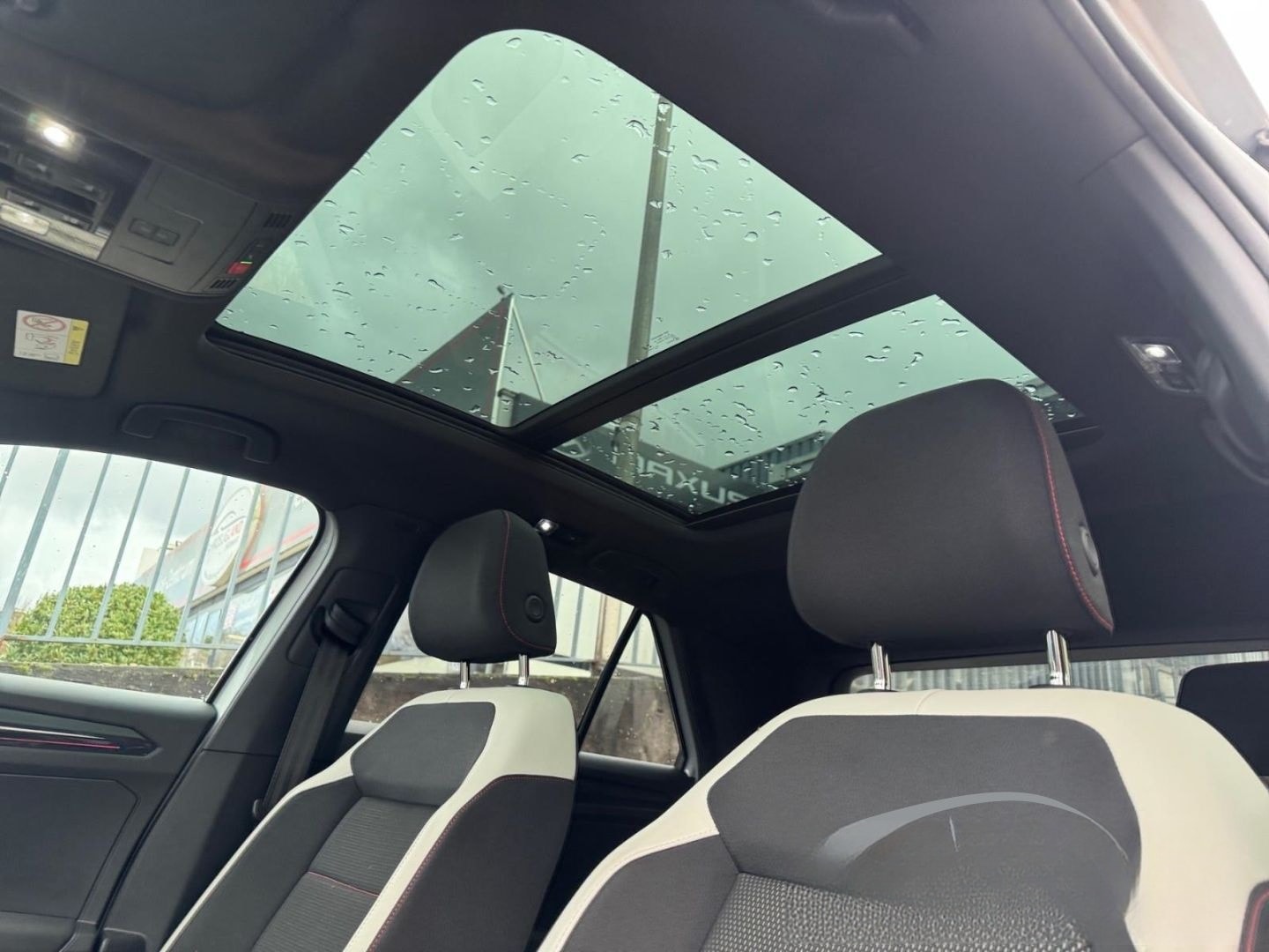 Volkswagen T-Roc 1.5 Sport El. Pano Navi 2-Zonen-Klima Fahr foto 13