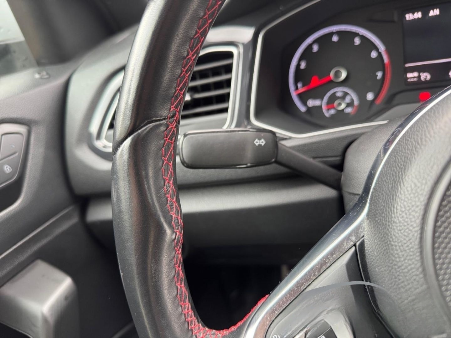 Volkswagen T-Roc 1.5 Sport El. Pano Navi 2-Zonen-Klima Fahr foto 16