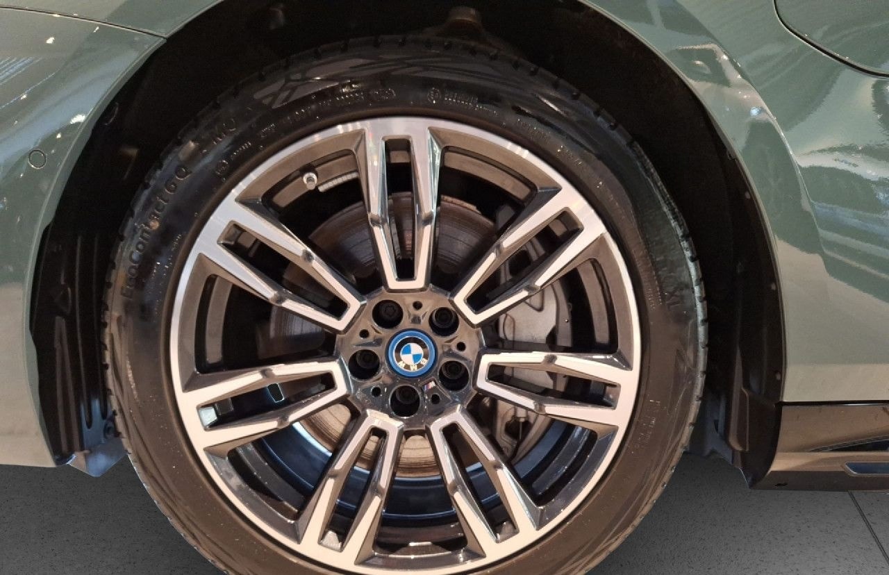 BMW 550e xDr T M Sport B&W,Pano,AHK,AktivL,Autobahn foto 16