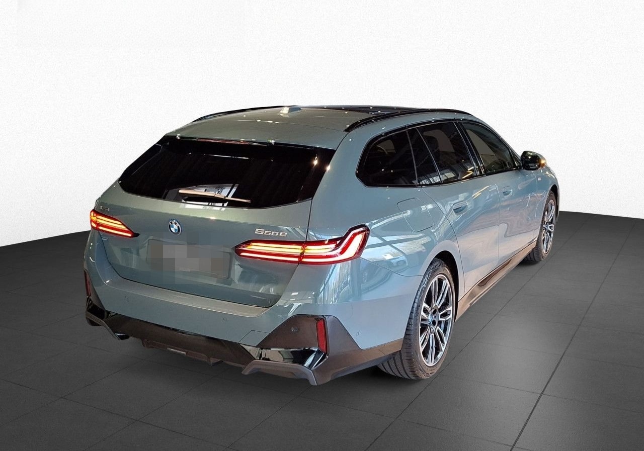 BMW 550e xDr T M Sport B&W,Pano,AHK,AktivL,Autobahn foto 5