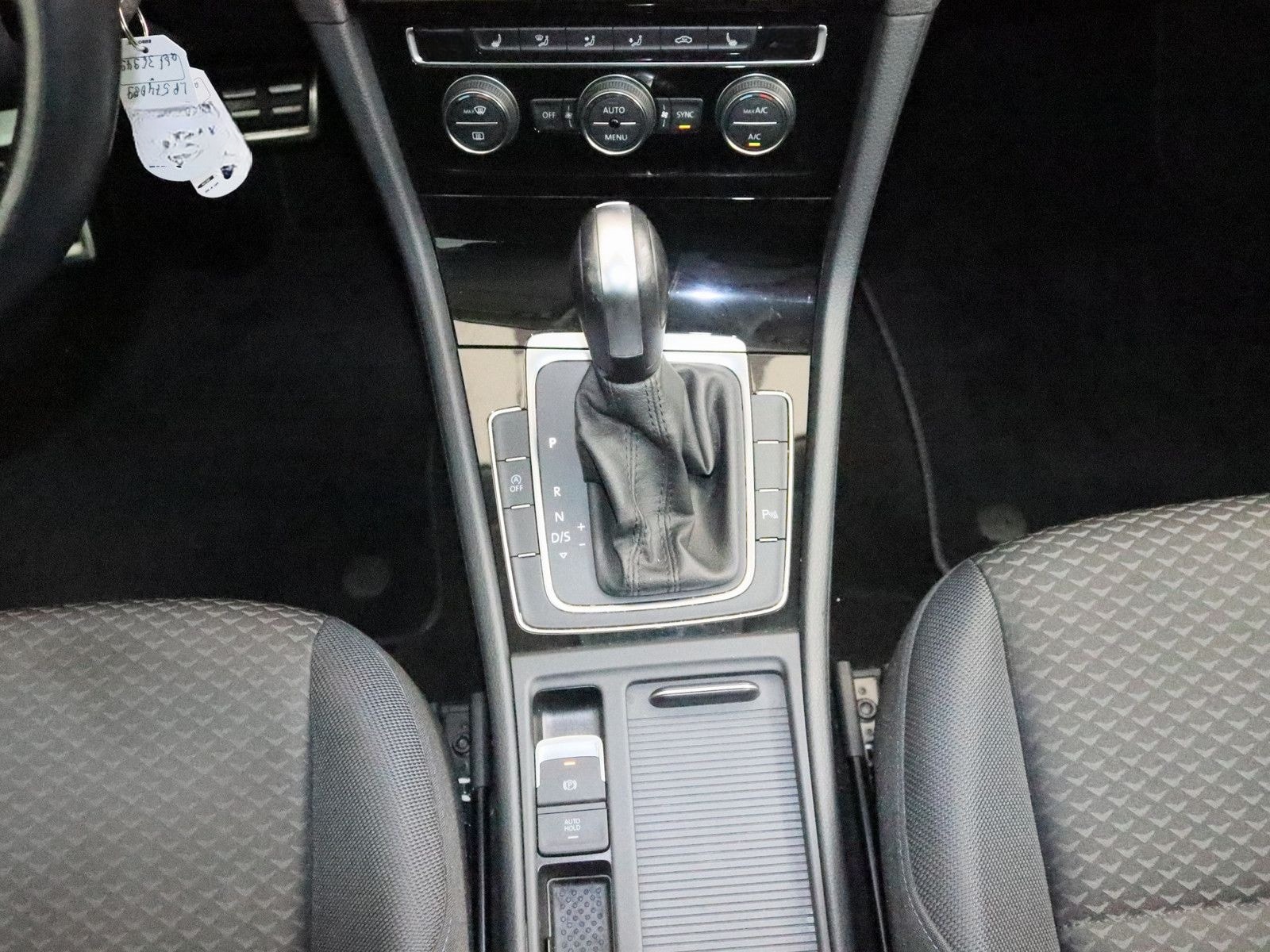 Volkswagen Golf VII 1.5 TSI United AHK ACC NAVI SHZ PDC foto 17