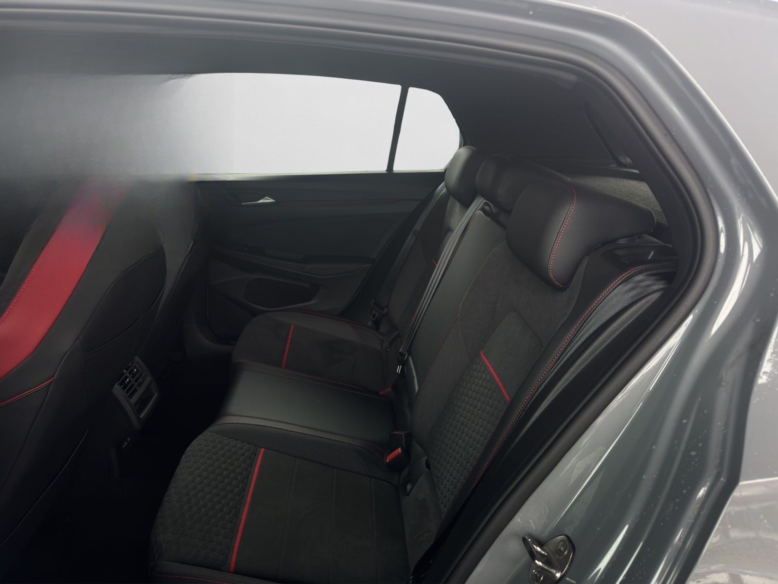 Volkswagen Golf VIII GTI CLUBSPORT 2.0 TSI DSG LED PLUS DCC foto 15