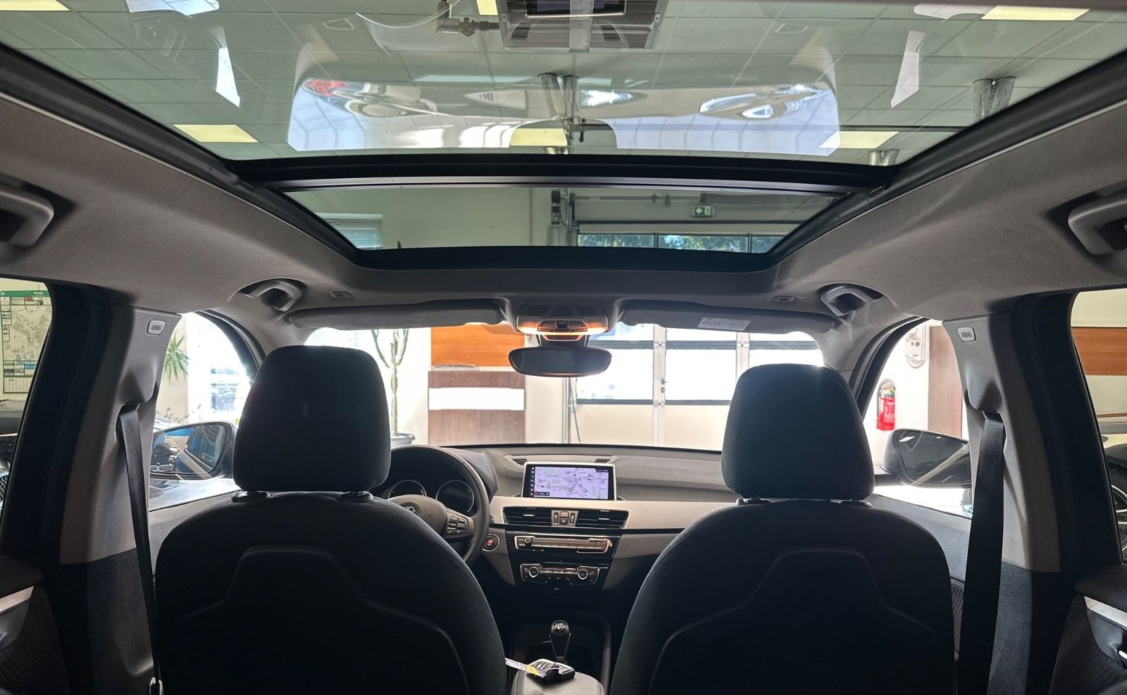 BMW X1 sDrive 18i Navi/Panorama/ParkAssist/Tempomat foto 4