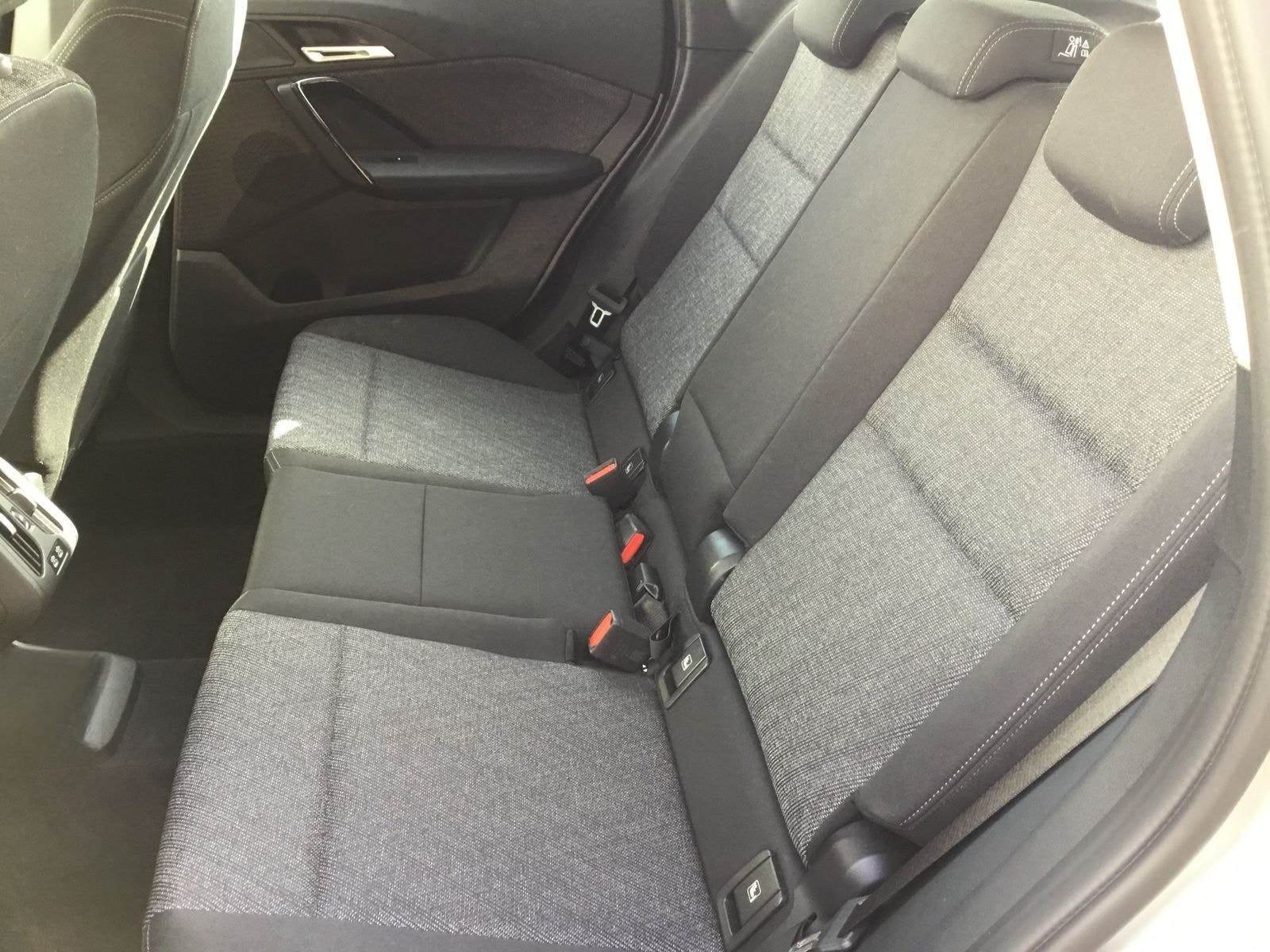 BMW X1 sDrive20i KAMERA+AHK+LM17+SITZHZ+LED foto 18