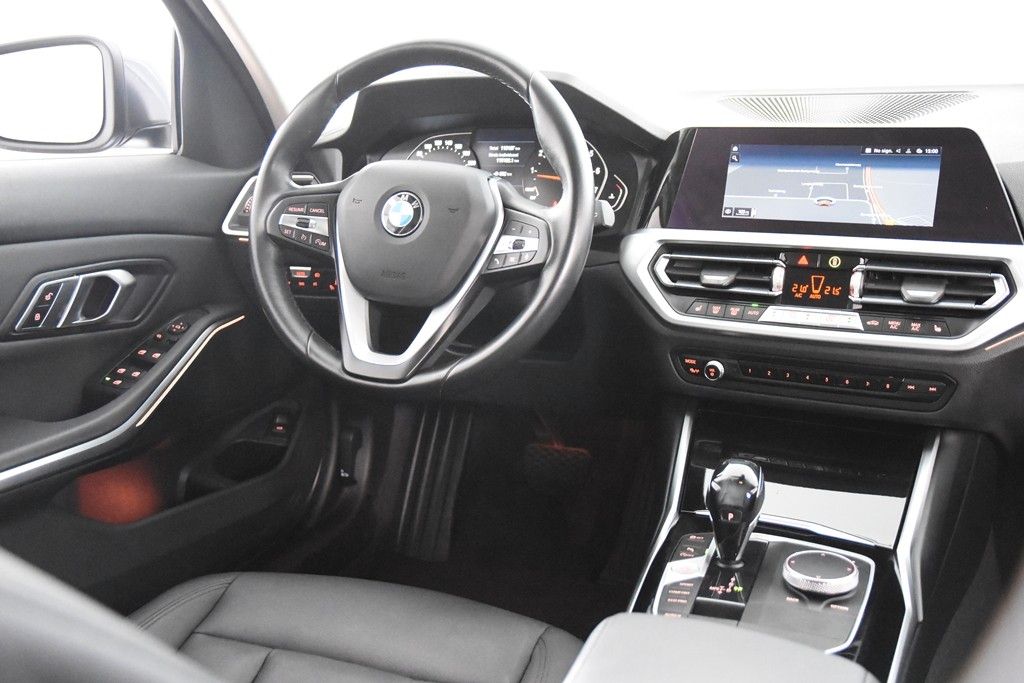 BMW 318i A Touring *1.Hand*Leder*Navi*SHZ*EHK* foto 11