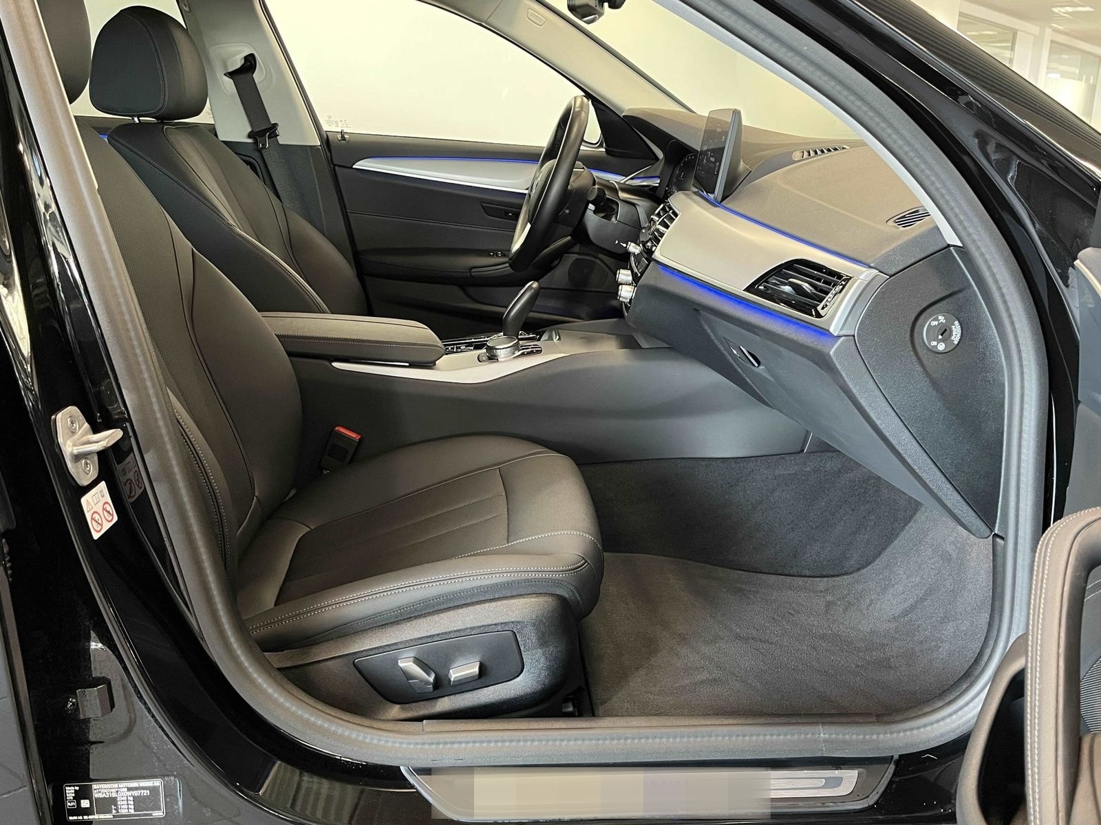 BMW 520d ACC 360°KAM RFK NAVI Standh. LED PDC V+H foto 18