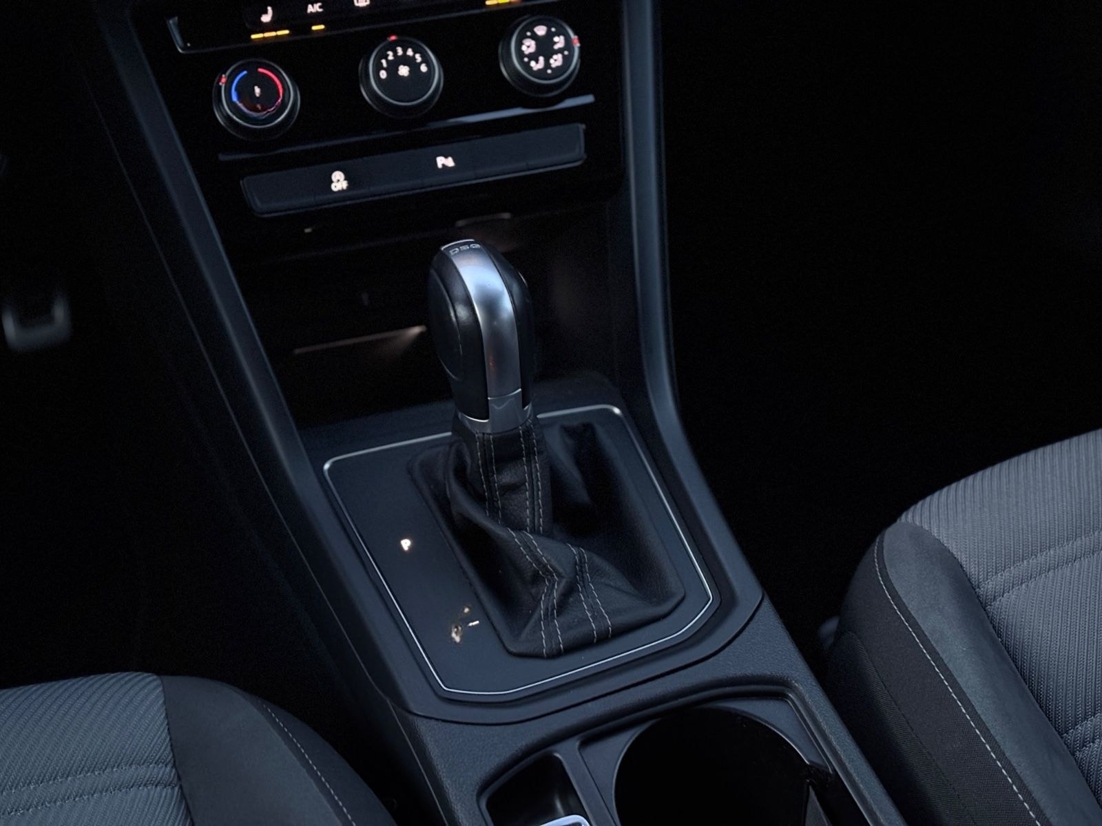 Volkswagen Touran 2.0 TDI DSG*R-LINE*STDHZ*ACC*SHZ*NAVI* foto 17