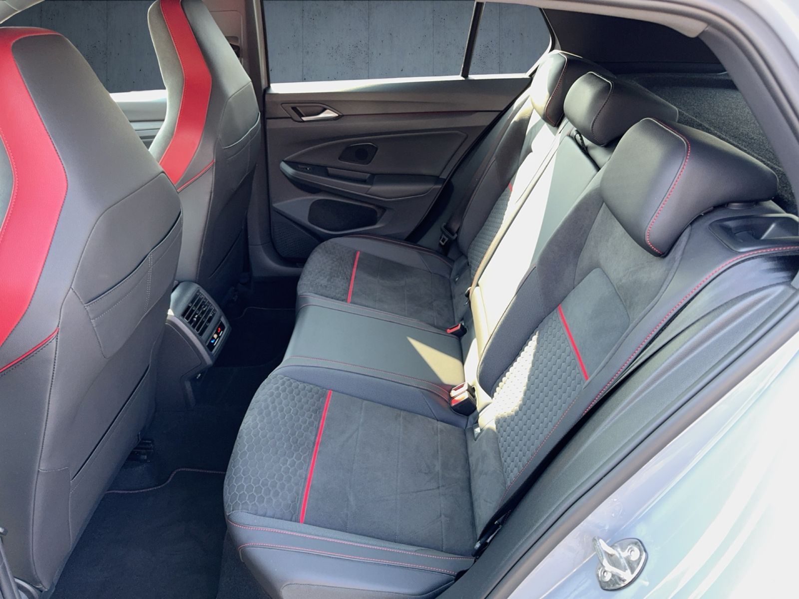 Volkswagen Golf GTI Clubsport 45 Akrapovic/h&k/Nav/Kam/19"/ foto 12