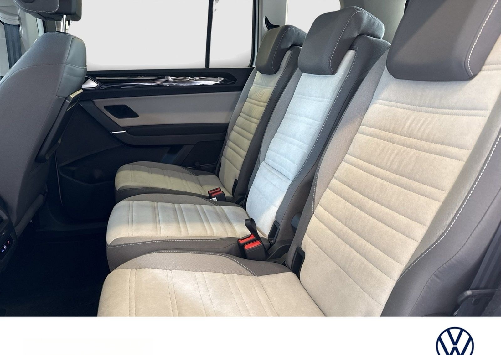 Volkswagen Touran 2.0 HIGHLINE AHK ACC LM17 NAVI LED foto 9