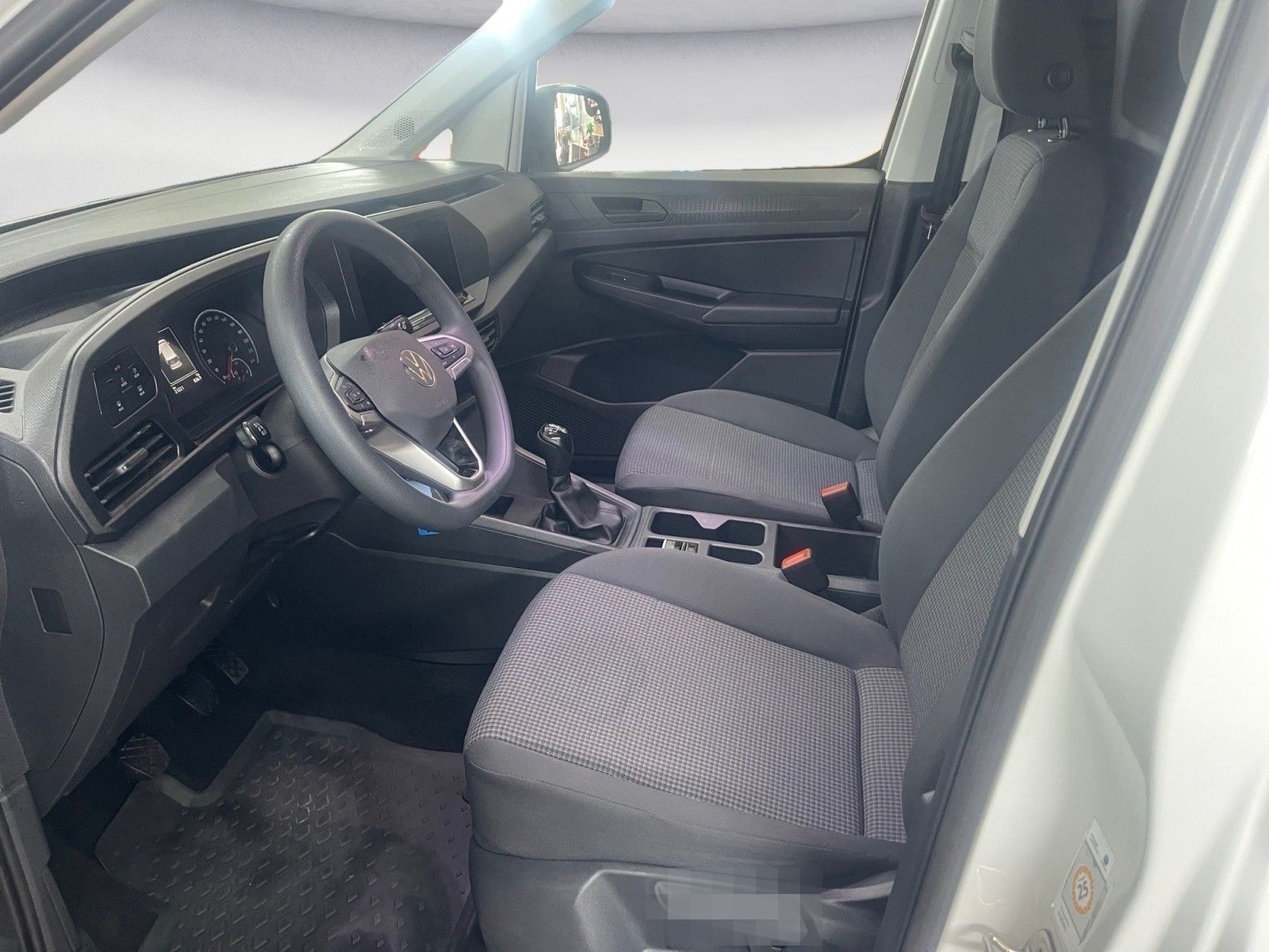 Volkswagen Caddy Cargo 1,5 TSI Fro 6-Gang foto 8