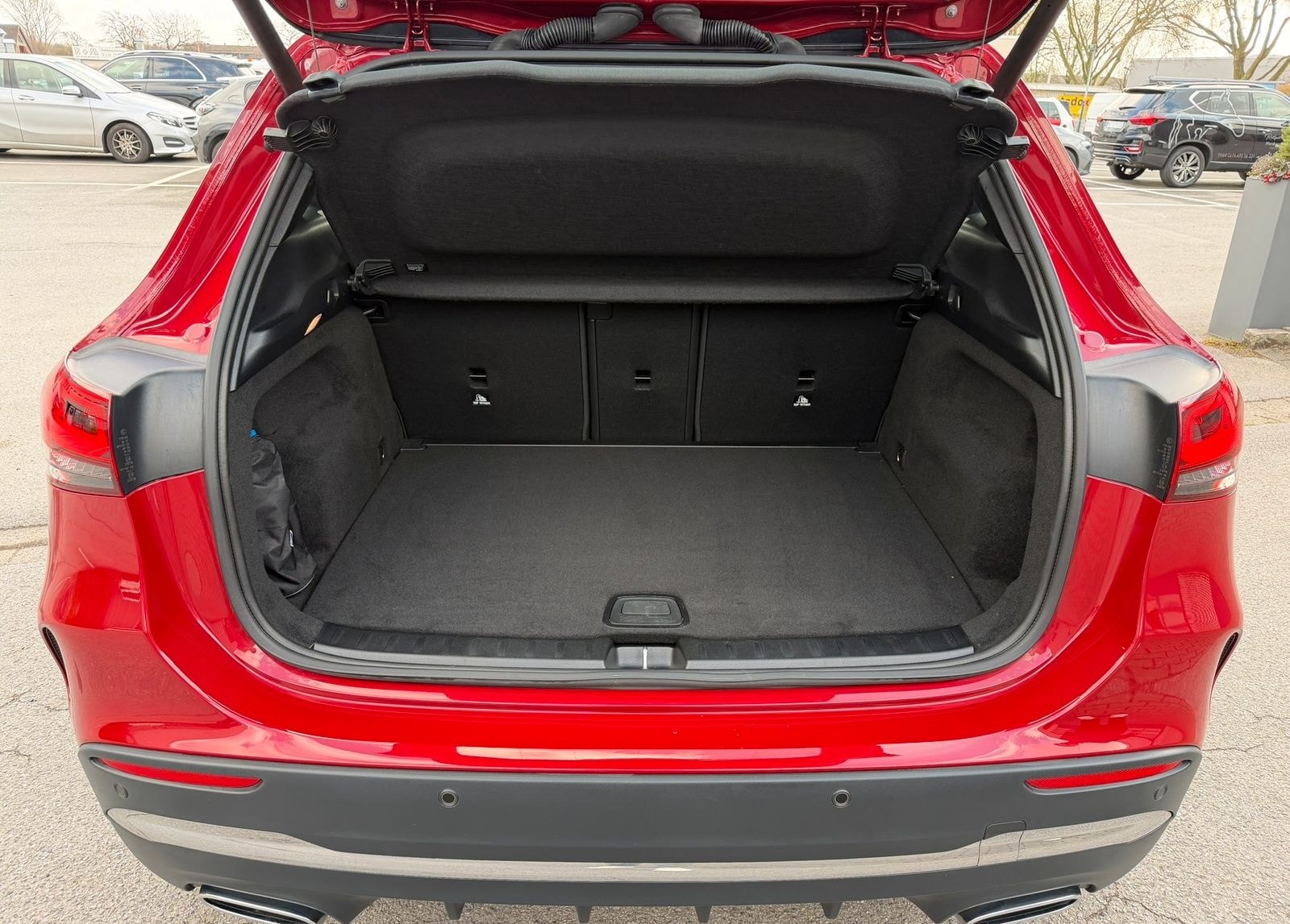 Mercedes-Benz GLA 250 AMG HUD DISTRONIC LED HP TOTWINKEL 360° foto 9