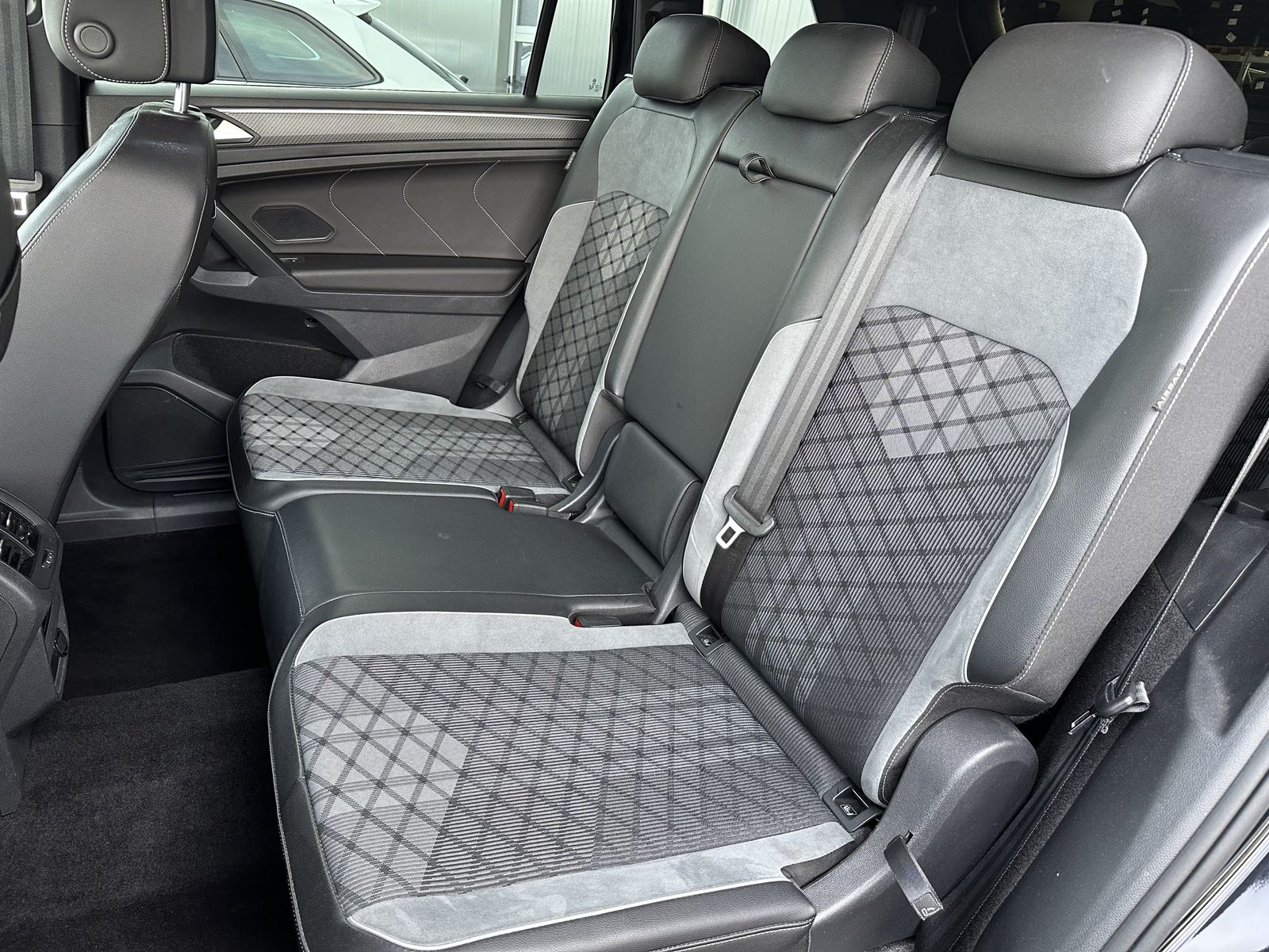 Volkswagen Tiguan Allspace 4M R-Line Black 7Sitzer AHK+360° foto 11