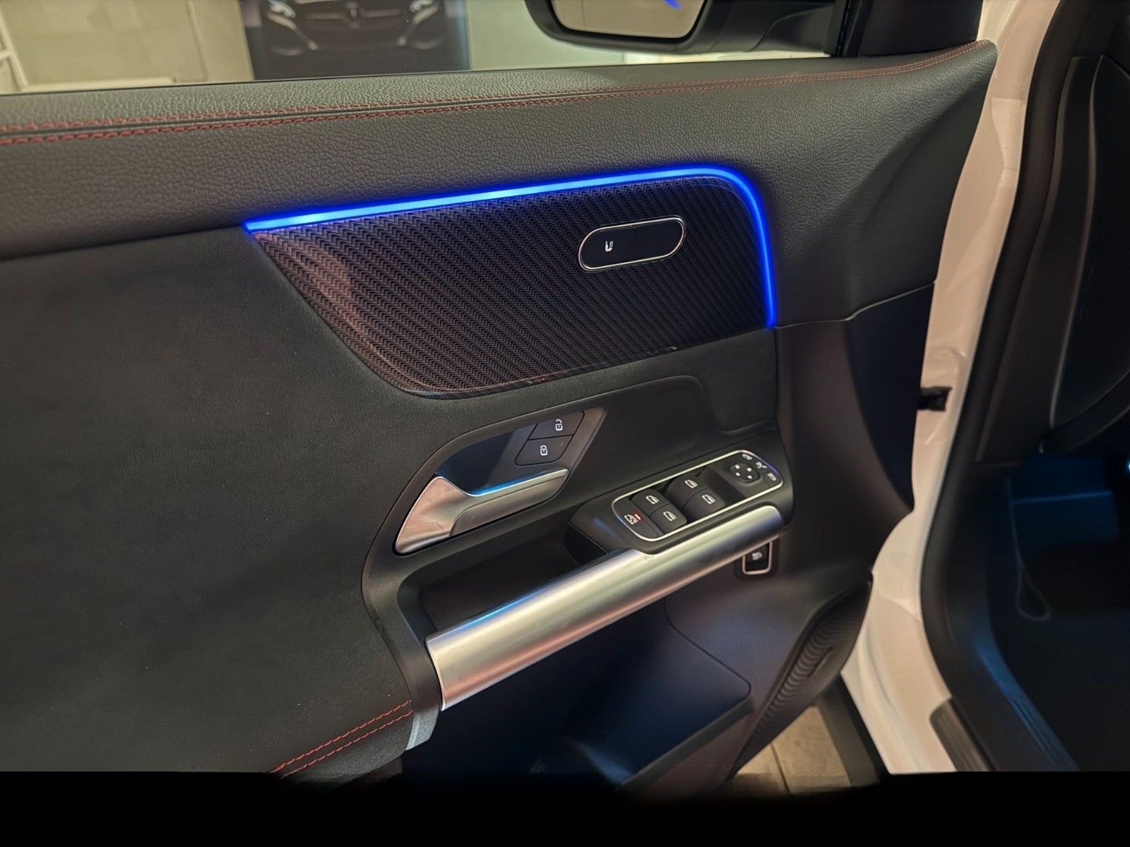 Mercedes-Benz GLA 180 AMG*Night*Distronic*Tot*AHK*MultiLED*360 foto 18