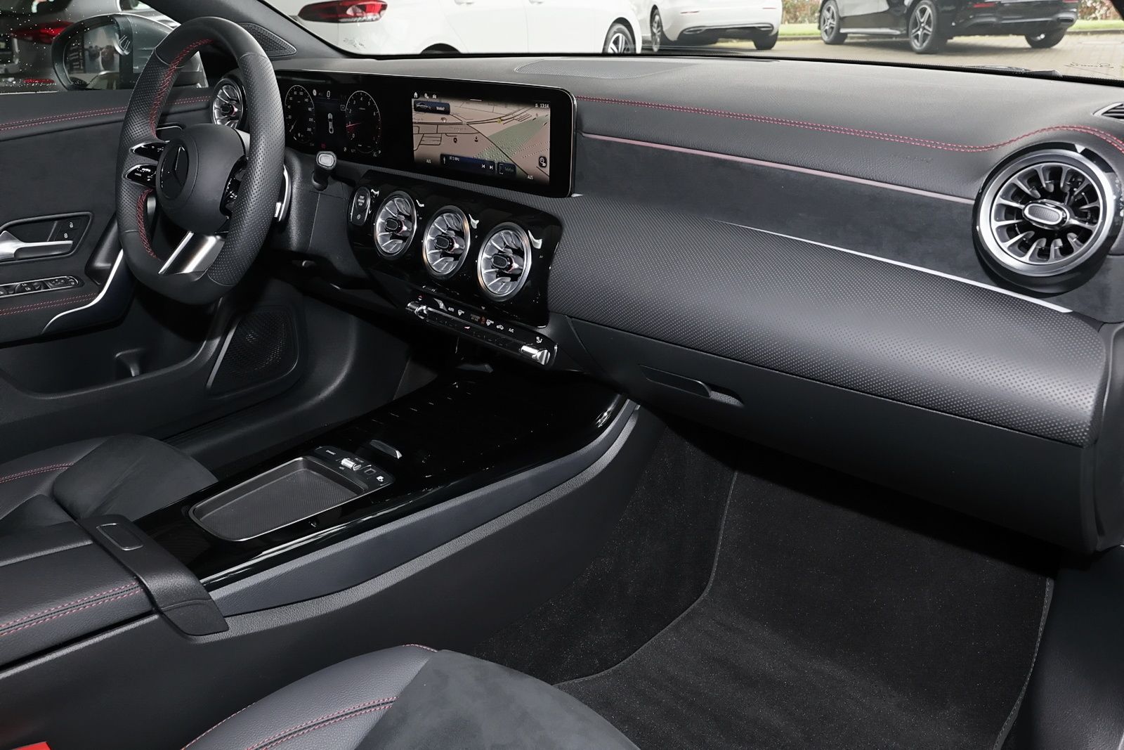 Mercedes-Benz CLA 200 Coupé AMG Edition+DISTRONIC+360°+18"+ foto 7