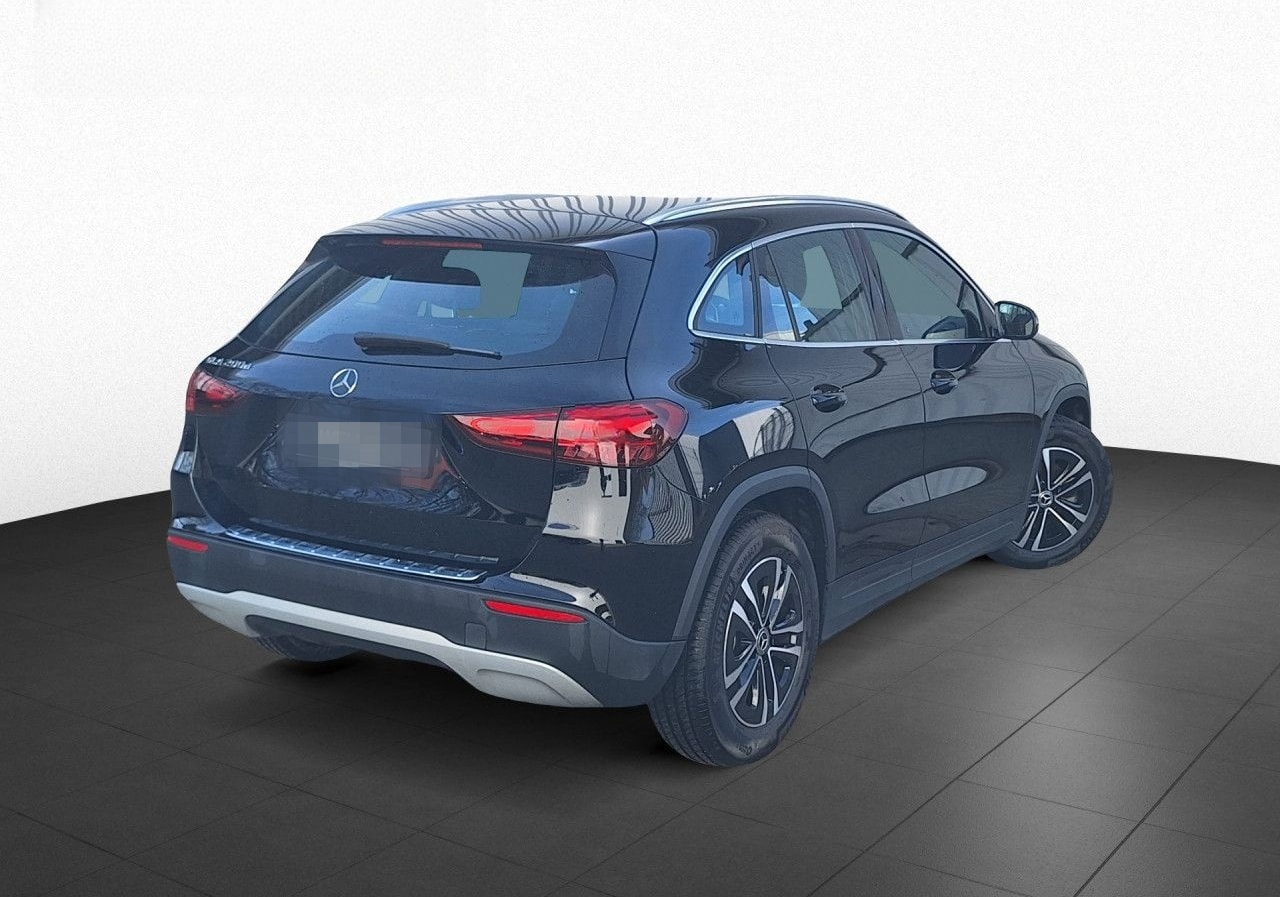 Mercedes-Benz GLA 200 d,AHK,NAVI,LED,Komfort,Shzg Klima foto 4