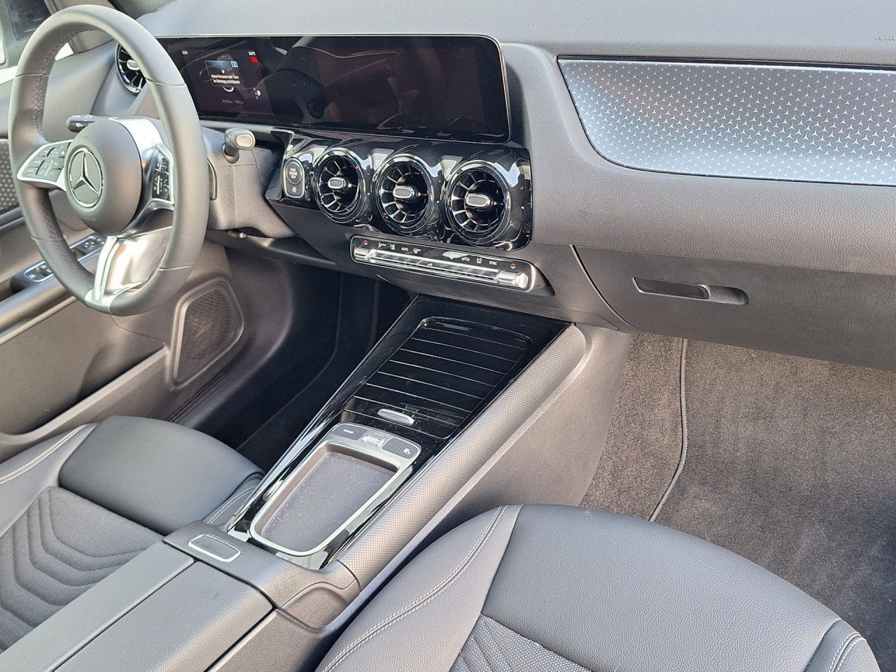 Mercedes-Benz GLA 200 d,AHK,NAVI,LED,Komfort,Shzg Klima foto 9