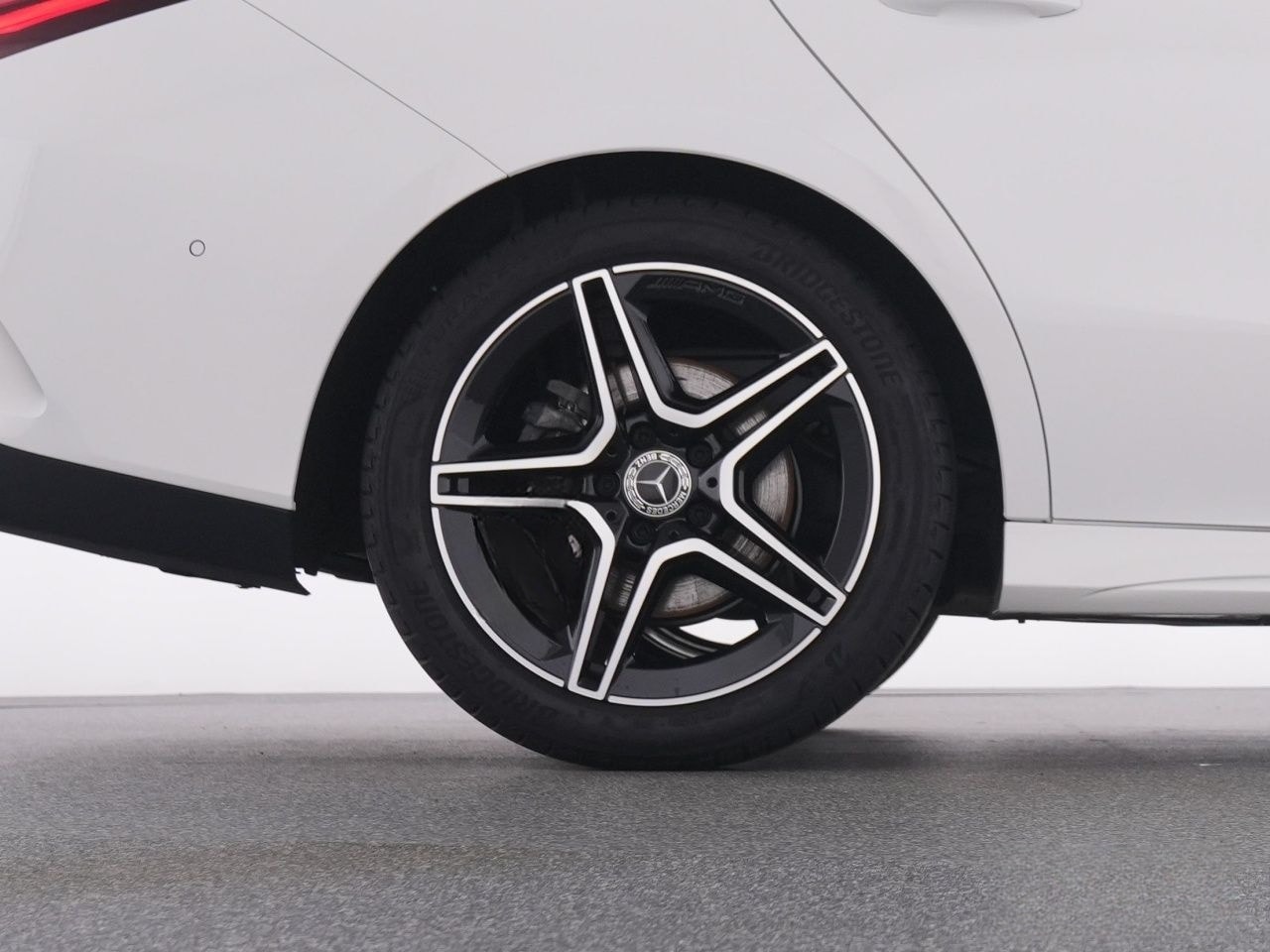 Mercedes-Benz CLA 200 AMG+MBUX+Night+KeylGo+LED+Totw+RFK+Ambi+ foto 23
