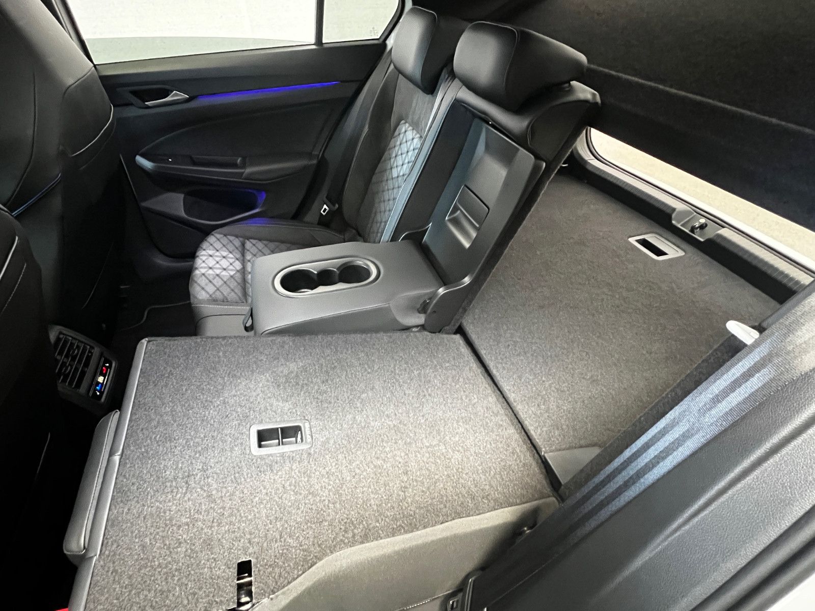 Volkswagen Golf VIII 2.0 TDI DSG R-Line Navi ACC Pano STHZ foto 20