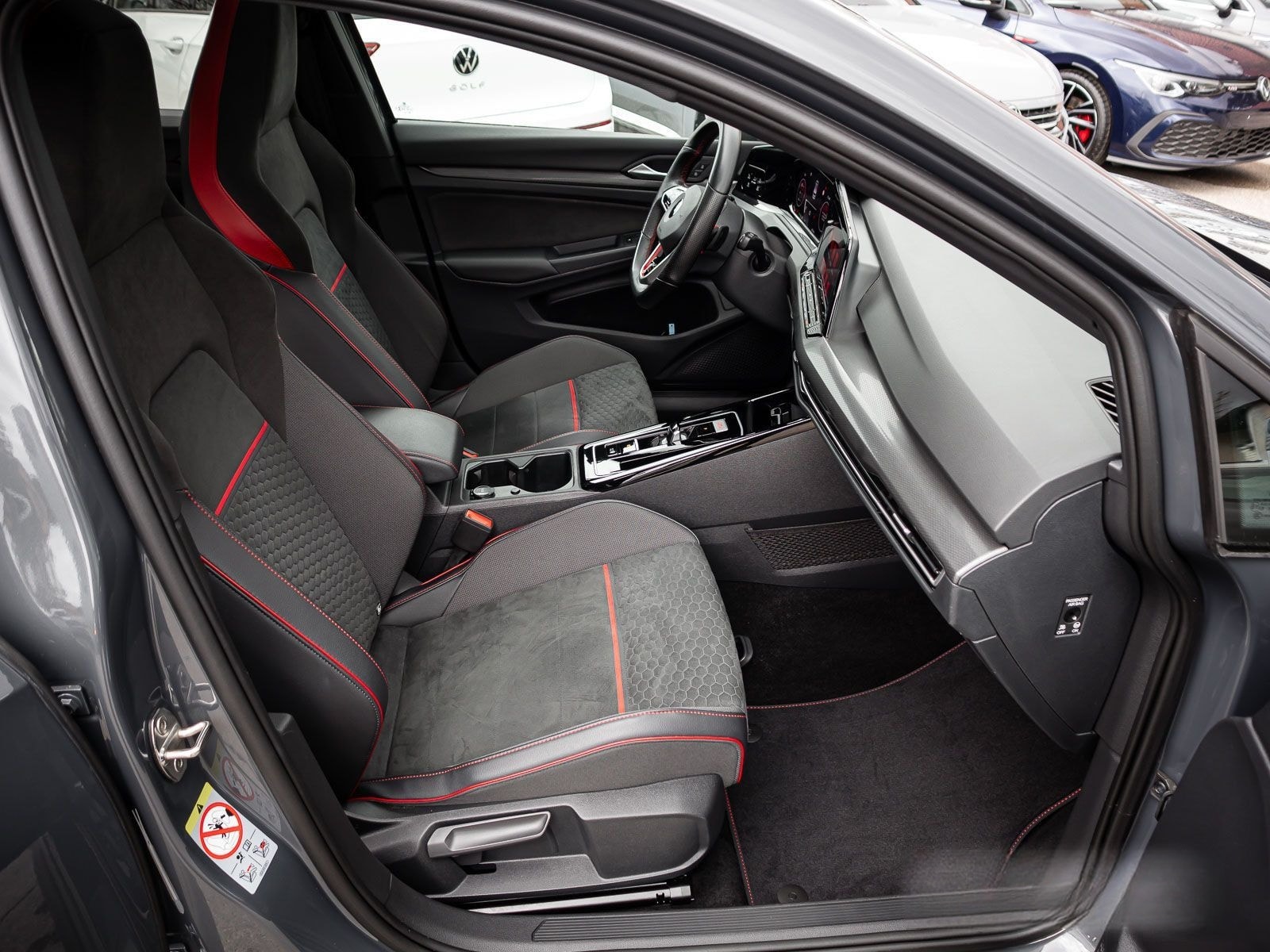 Volkswagen Golf VIII GTI Clubsport 2.0 TSI LED+ Navi Pano P foto 12