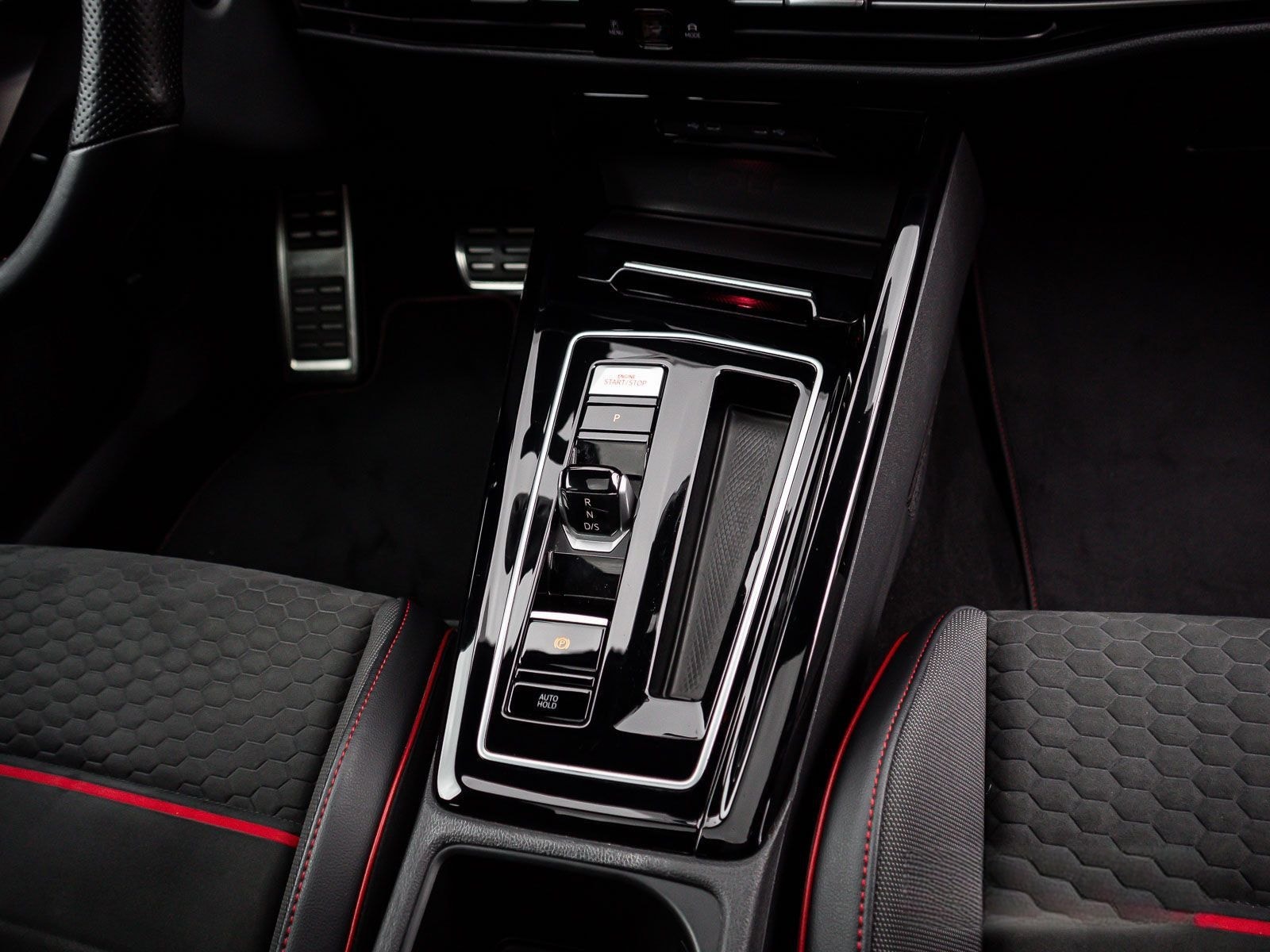 Volkswagen Golf VIII GTI Clubsport 2.0 TSI LED+ Navi Pano P foto 16