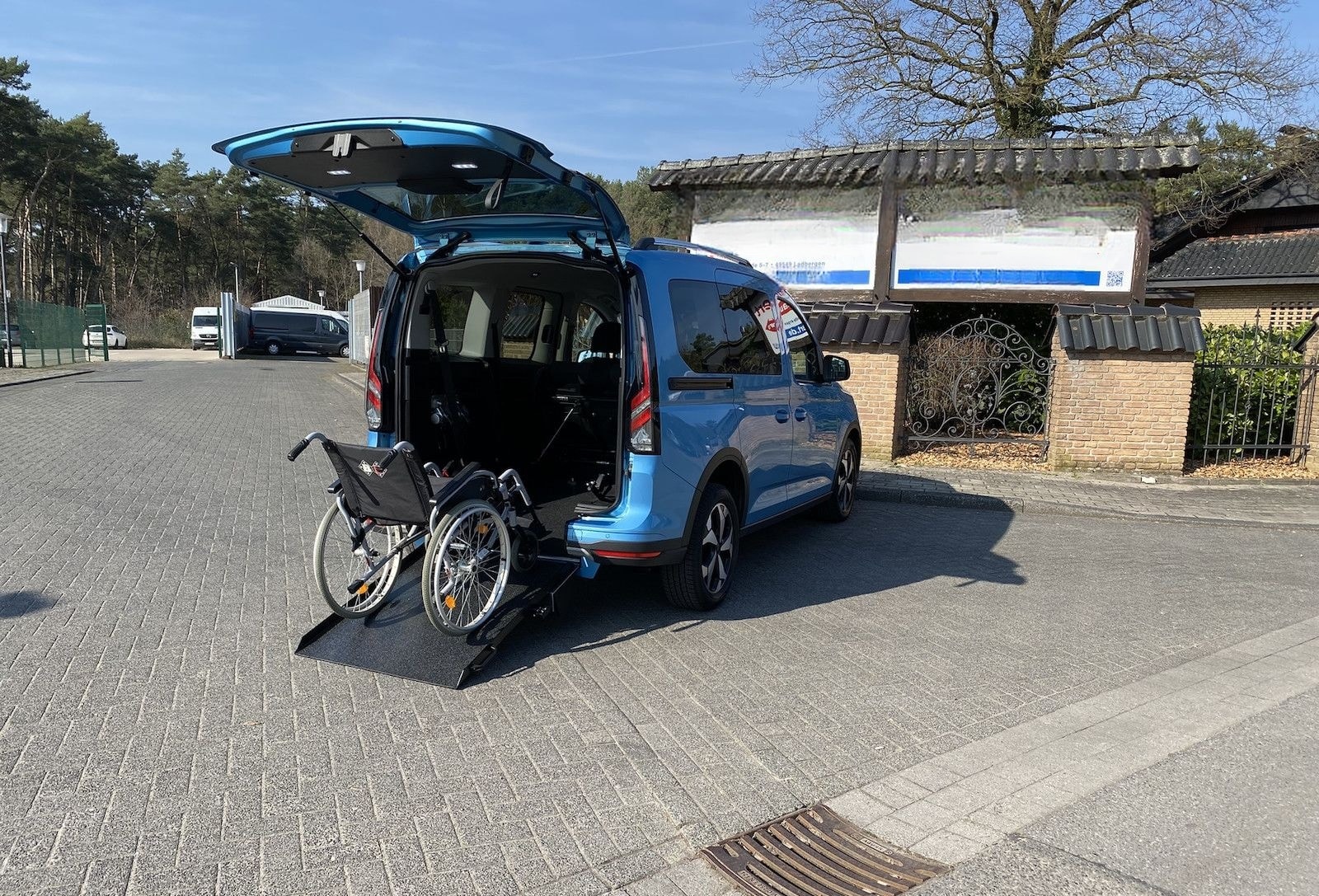 Volkswagen Caddy Tourneo Active, LED, neuer Rollstuhlumbau, foto 1