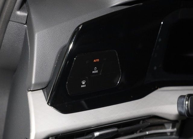 Volkswagen Golf VIII 1,5 TSI Life R-Kamera NaviMedia LED-Pl foto 15