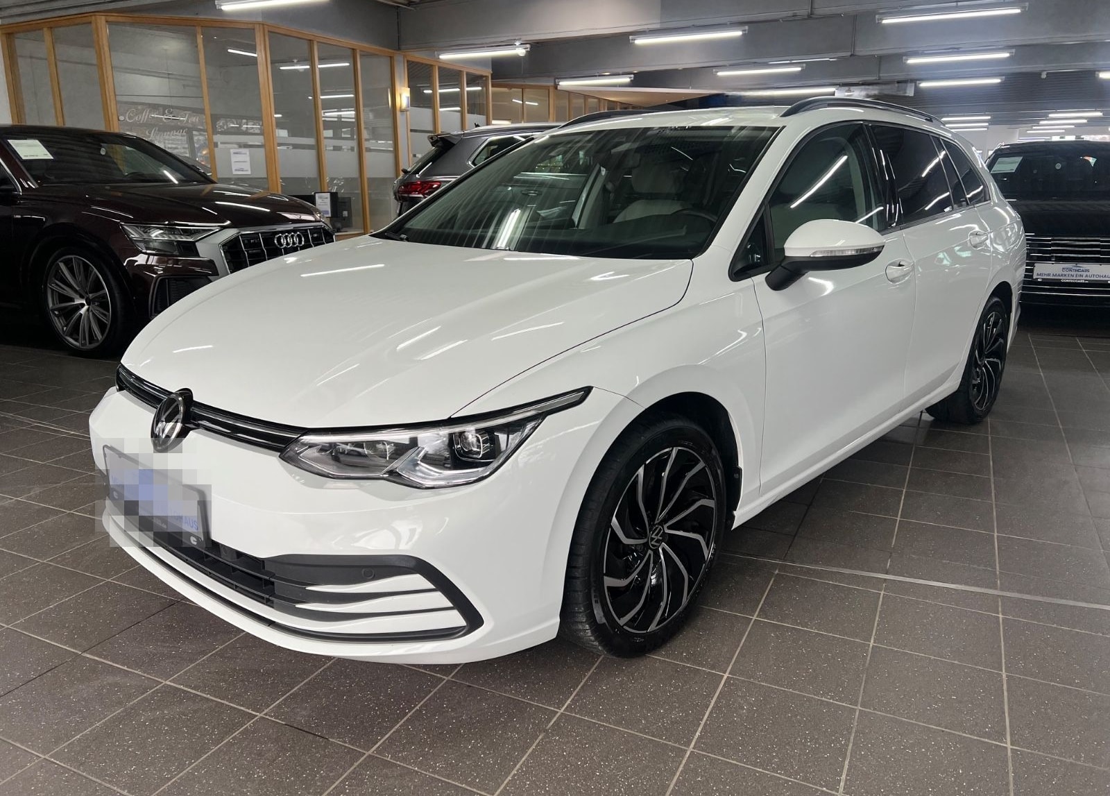 Volkswagen Golf VIII Variant 2.0 TDI Life AHK+L&S+KAM+LED foto 9