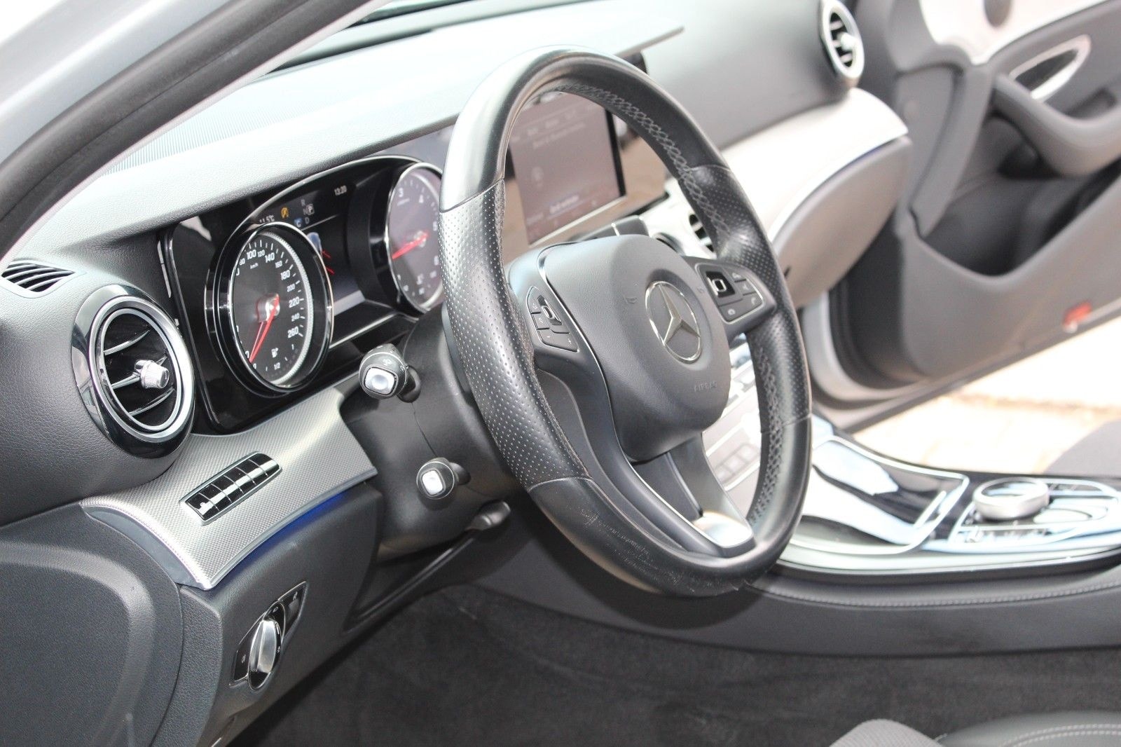 Mercedes-Benz E 220d T Avantg*LED*NAVI*LEDER*TOTW*SPUR foto 19