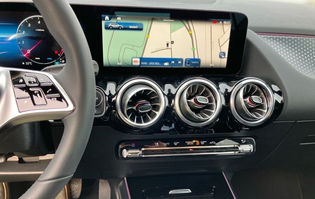 Mercedes-Benz GLA 180 Progressive Line+Night+AHK+DISTR+KEYLESS foto 13