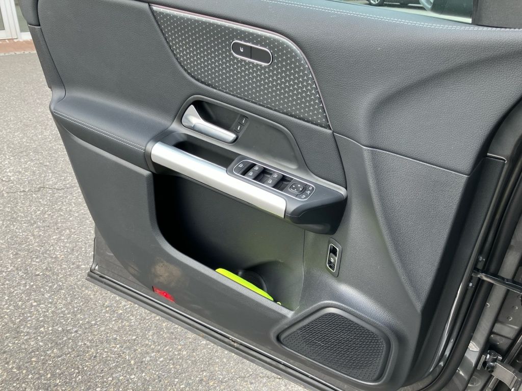 Mercedes-Benz GLA 180 Progressive Line+Night+AHK+DISTR+KEYLESS foto 15