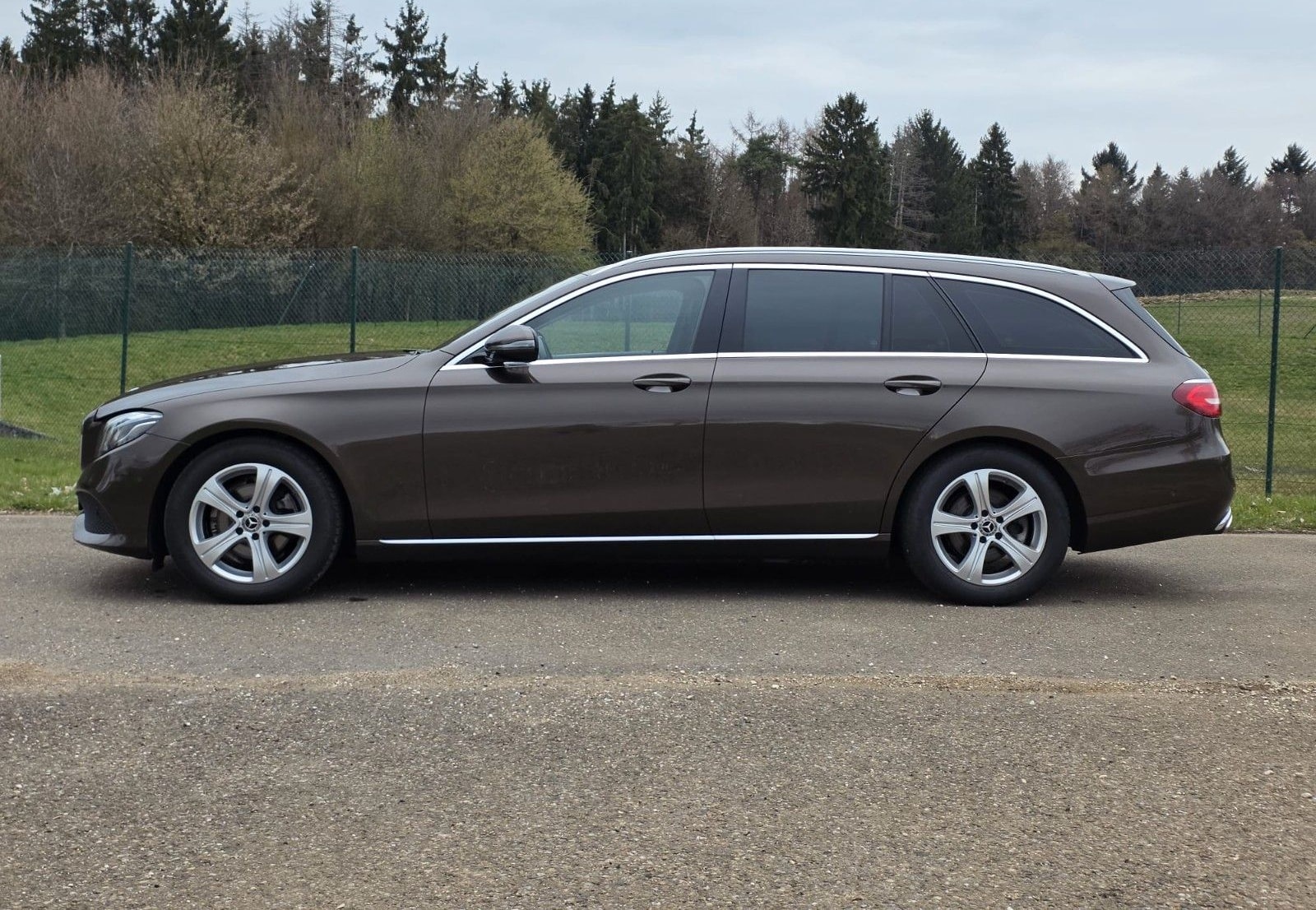 Mercedes-Benz E220 d T-Modell MULTIBEAM LED.AHK.Ambiente.RFK foto 8