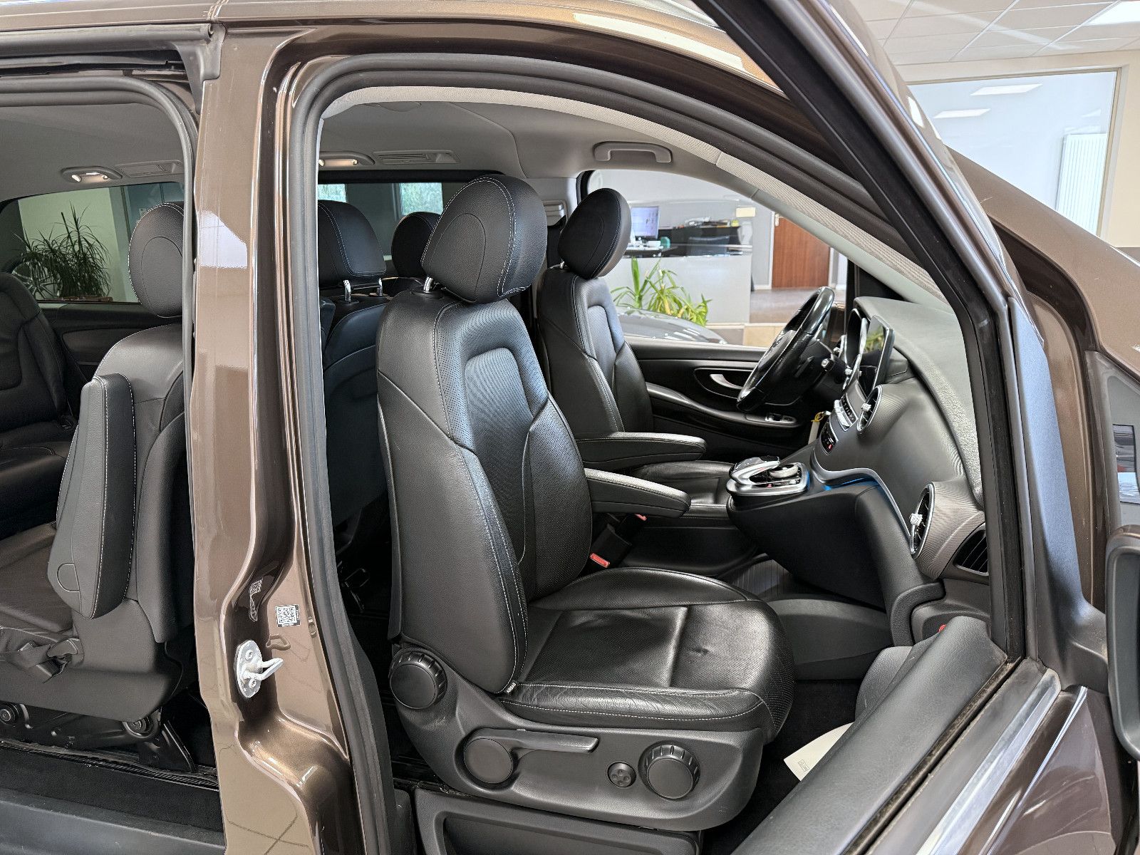 Mercedes-Benz V 220d Avantgarde Lang *8Sitzer*ACC*AHK*360°Kam foto 12