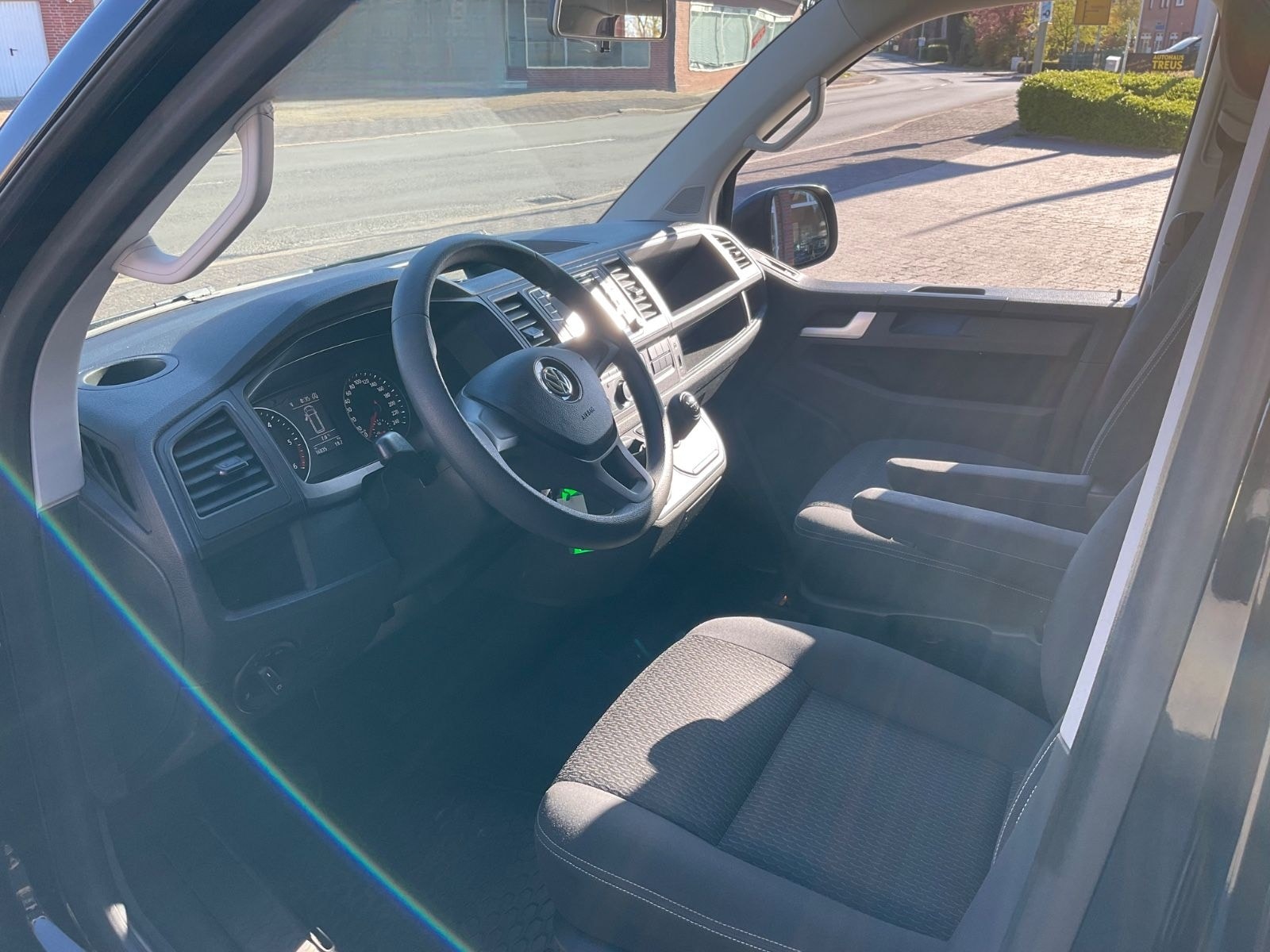 Volkswagen T6 Multivan Trendline 2,0 TDI foto 2