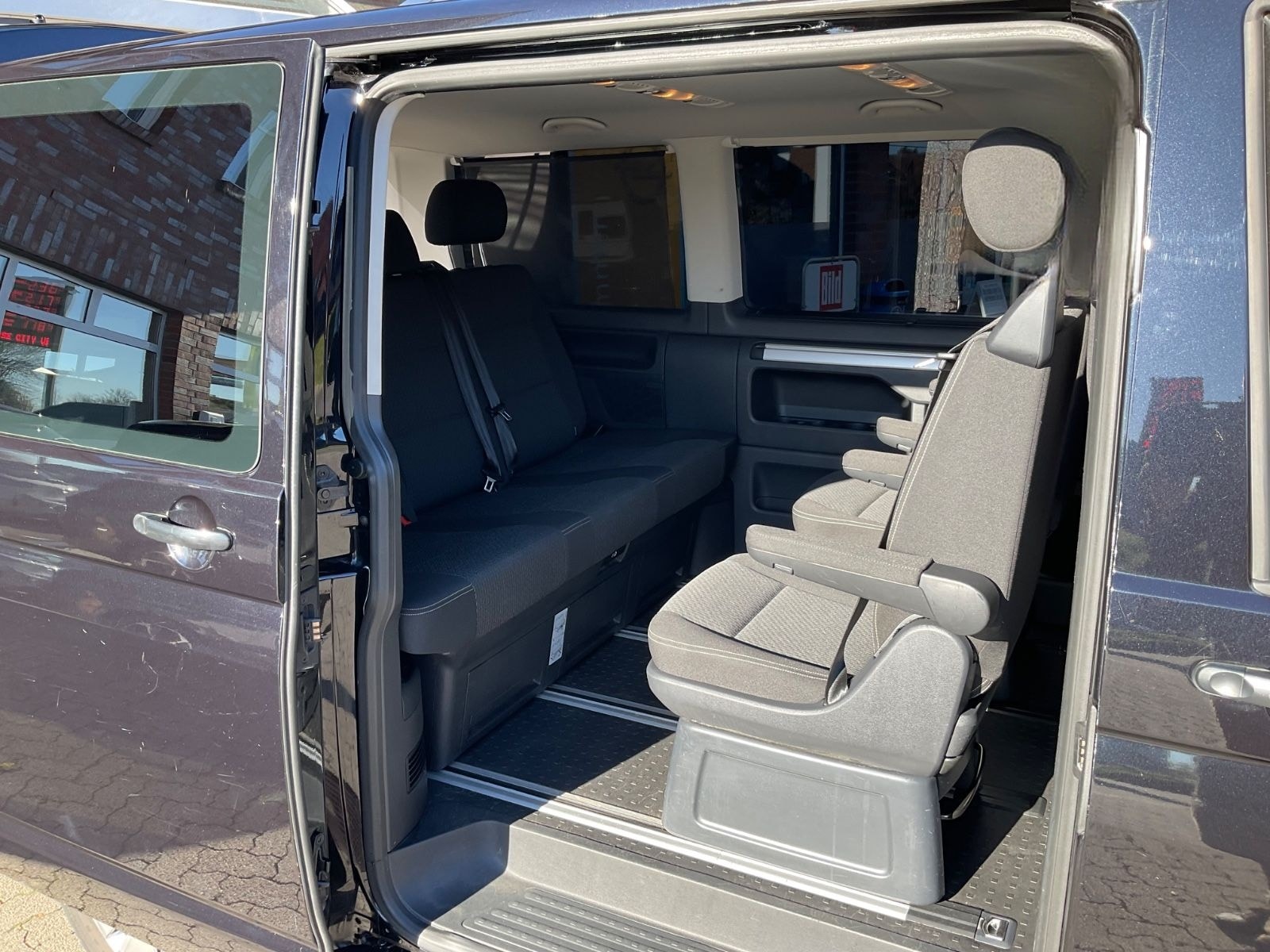 Volkswagen T6 Multivan Trendline 2,0 TDI foto 12