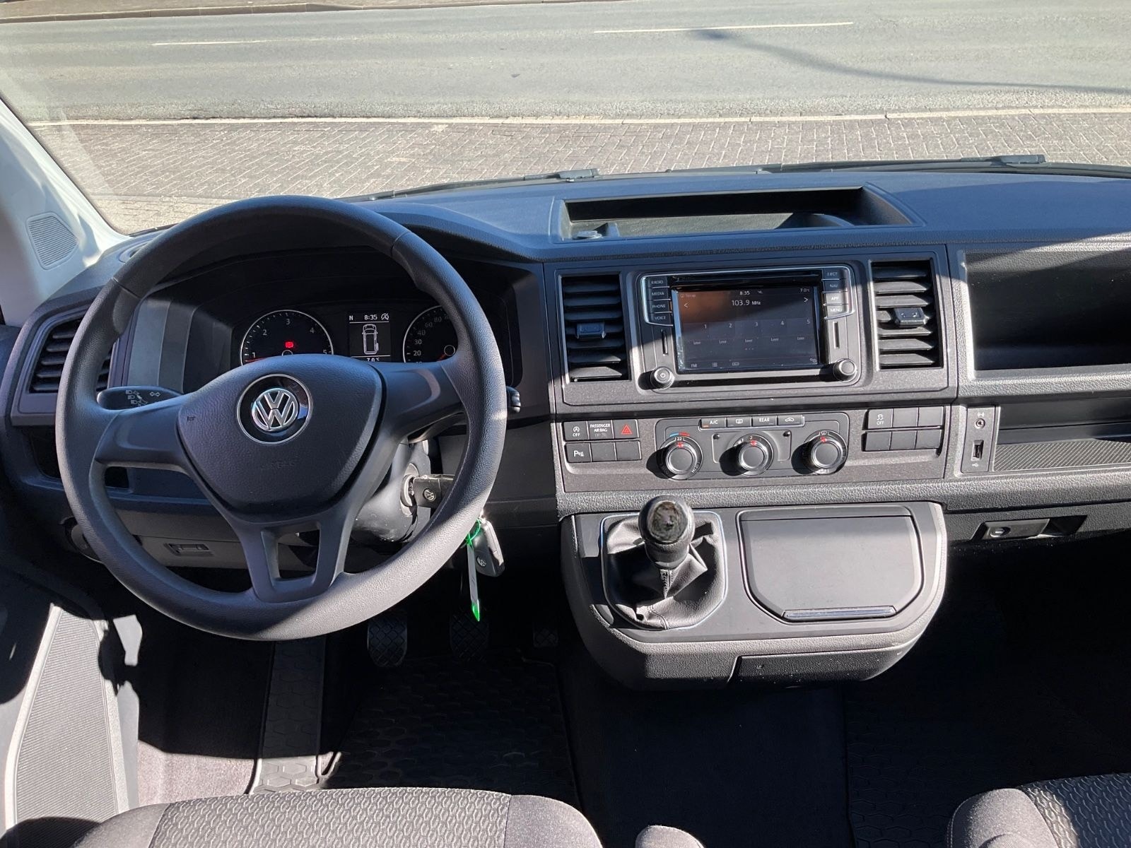 Volkswagen T6 Multivan Trendline 2,0 TDI foto 3