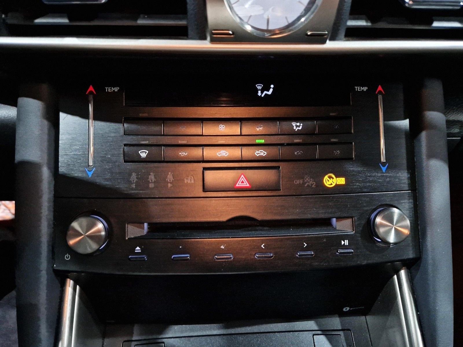 Lexus IS 300h Privilege |AUTOM|LEDER|LED|R-KAMERA|LM F foto 17