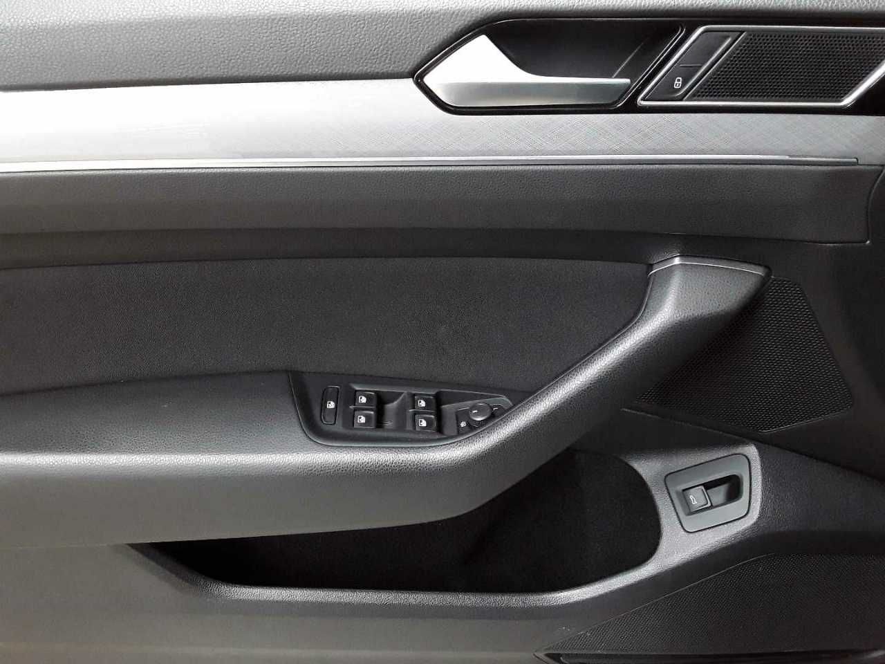 Volkswagen Passat Variant 2.0 TDI PANO AID AHK NAV foto 4