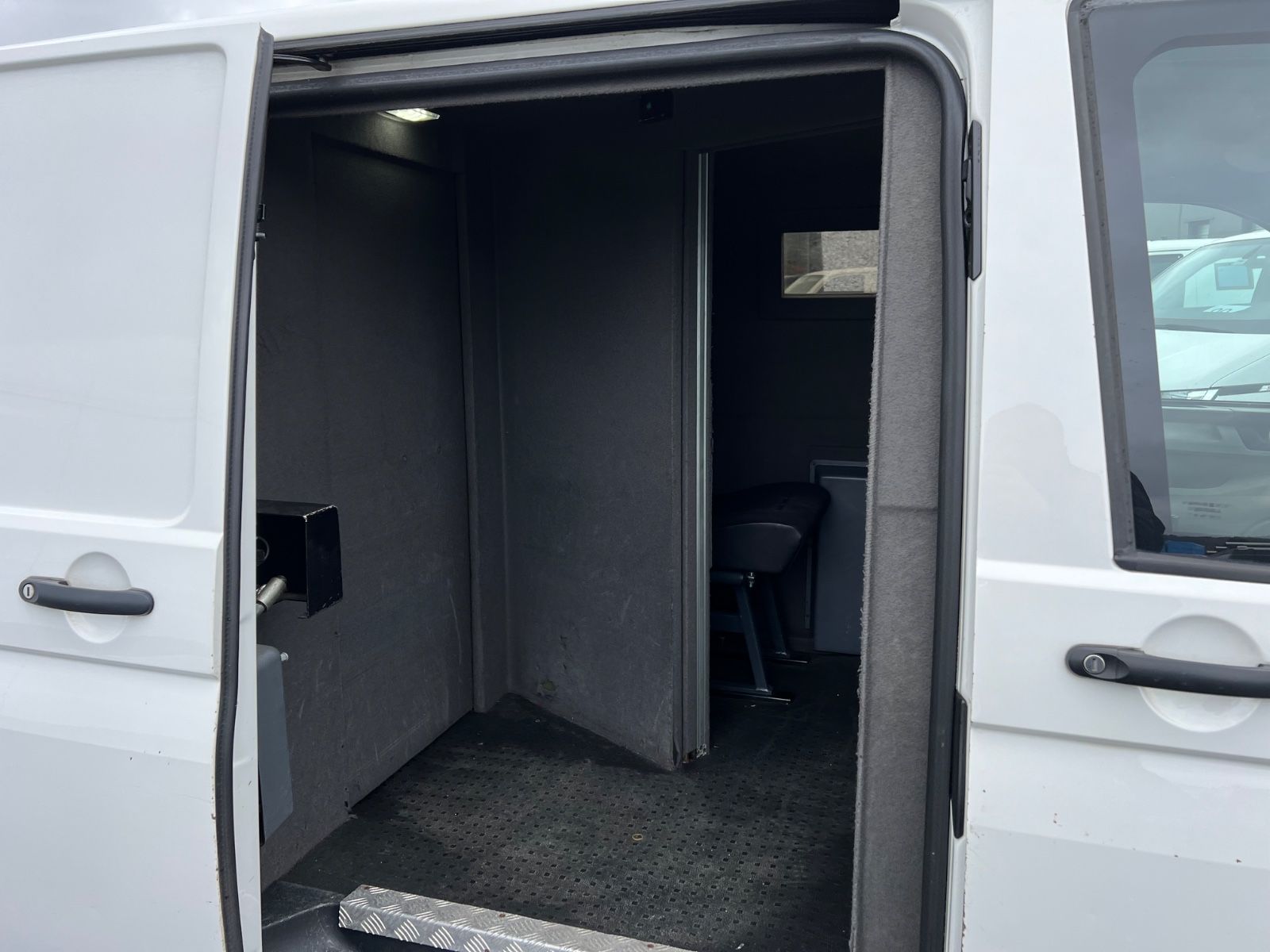 Volkswagen T6 Lang*GELDTRANSPORTER*GEPANZERT*ARMORED*140PS* foto 18