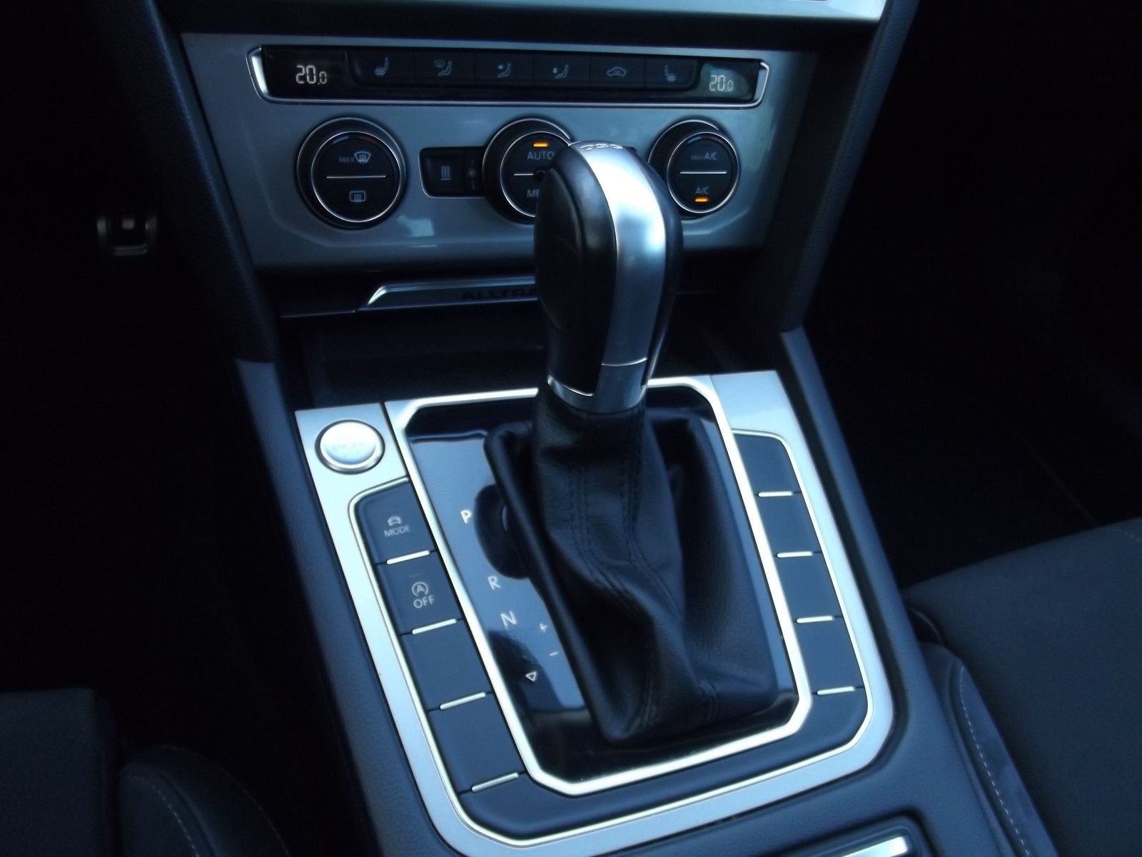 Volkswagen Passat Alltrack NAVI SHZ PANO AUTOMATIK 4x4 AHK foto 16