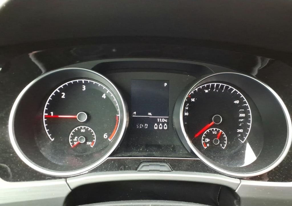 Volkswagen Touran 2.0 TDI DSG Comfortline-NAVI-ACC-PDC-SHZ- foto 8