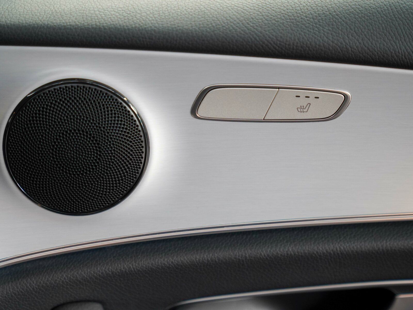 Mercedes-Benz E 220 d T AMG Line Night Totwinkel 360° CarPlay foto 11