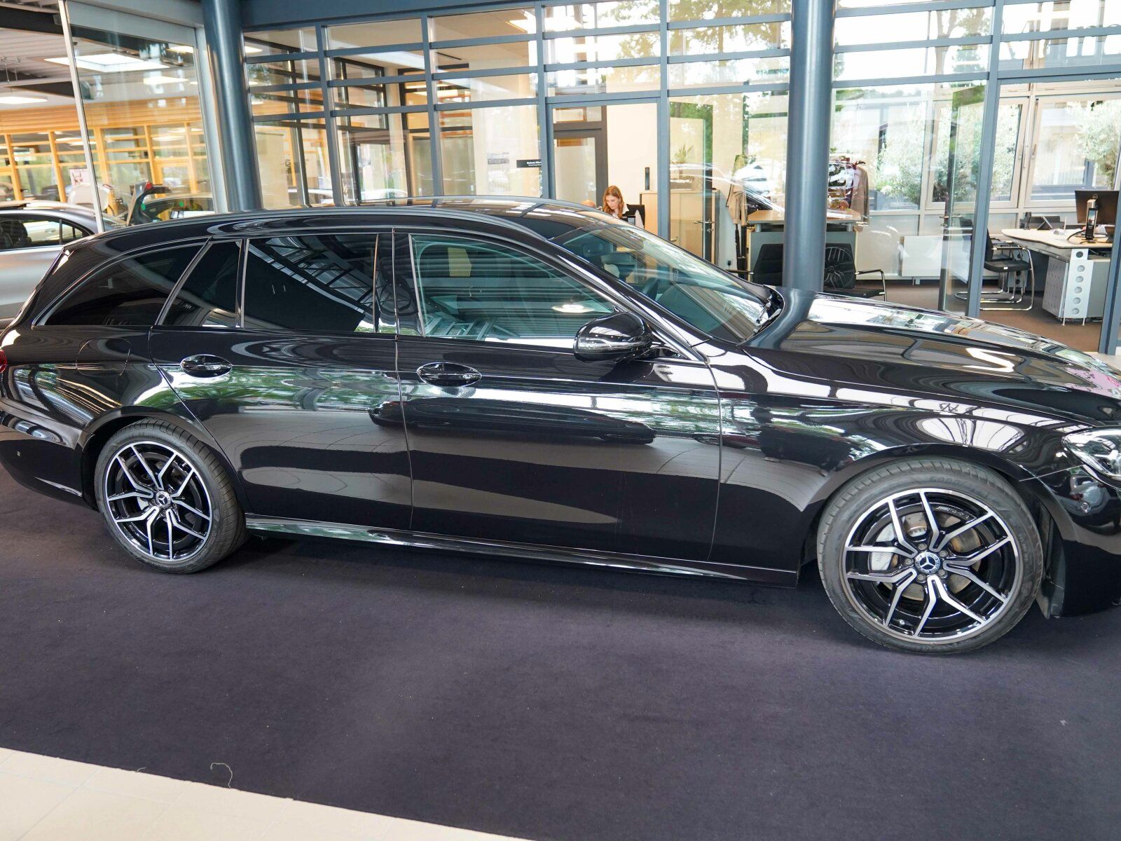 Mercedes-Benz E 220 d T AMG Line Night Totwinkel 360° CarPlay foto 3