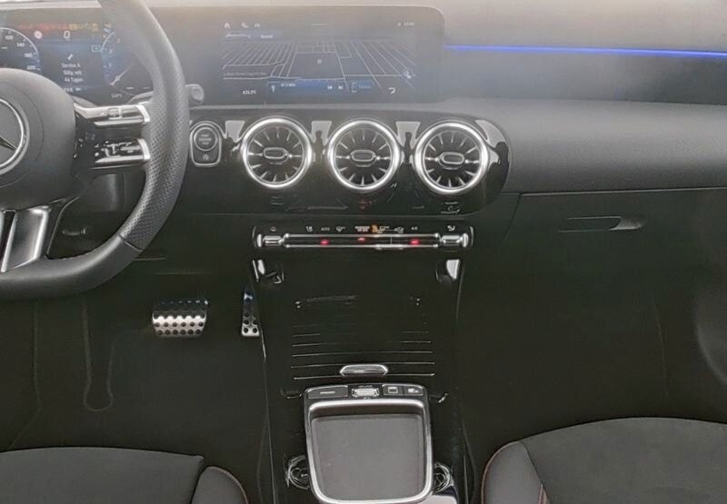 Mercedes-Benz A 200 AMG+FAHR-ASS+AHK+19"+NIGHT+KEYLESS-GO+AMBI foto 8