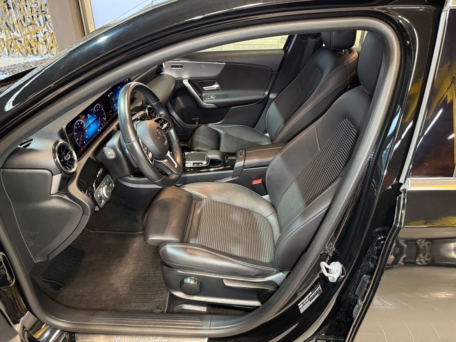 Mercedes-Benz A 250 4Matic Aut.~NAVI~TEILLEDER~LED~AMG FELGEN~ foto 12