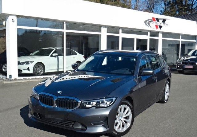 BMW 318d Touring,LEDER,NAVI,LED,AUTOM,PDC,AHK,1HAND foto 1