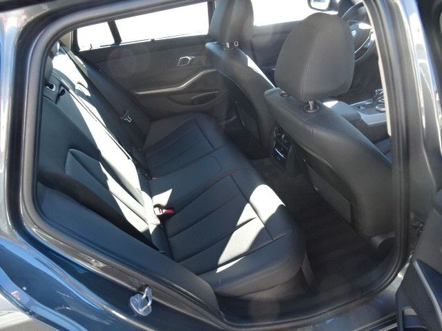 BMW 318d Touring,LEDER,NAVI,LED,AUTOM,PDC,AHK,1HAND foto 11