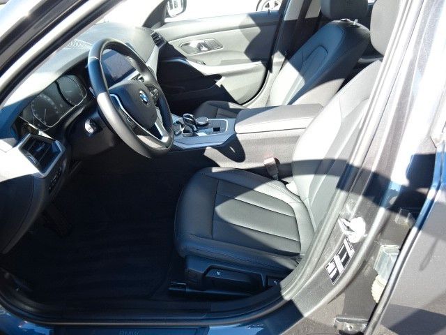 BMW 318d Touring,LEDER,NAVI,LED,AUTOM,PDC,AHK,1HAND foto 17