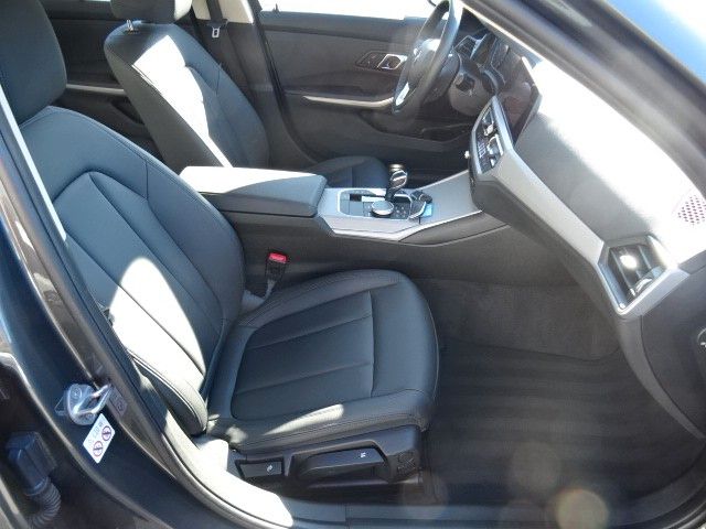 BMW 318d Touring,LEDER,NAVI,LED,AUTOM,PDC,AHK,1HAND foto 10